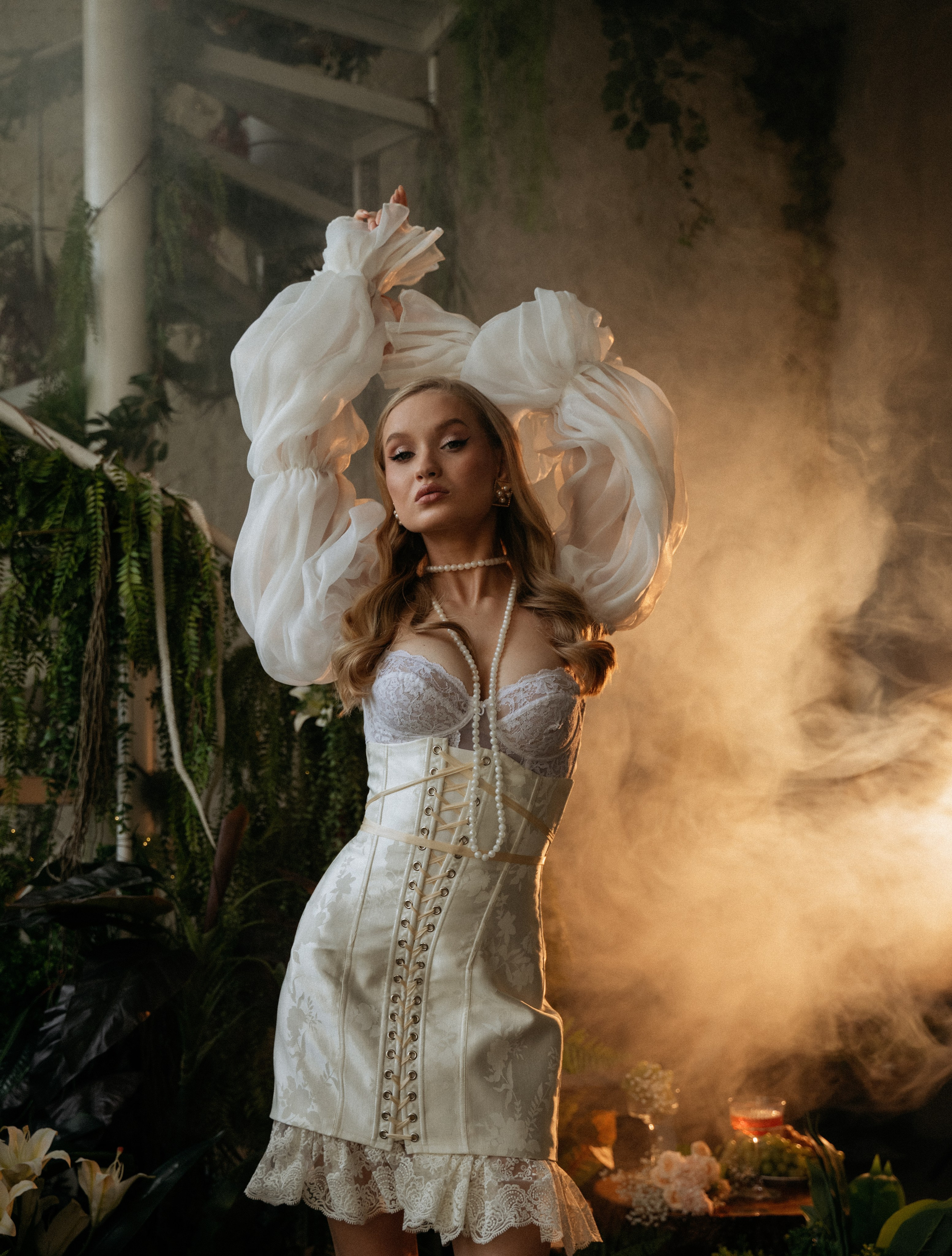 Невеста на пикнике в замке