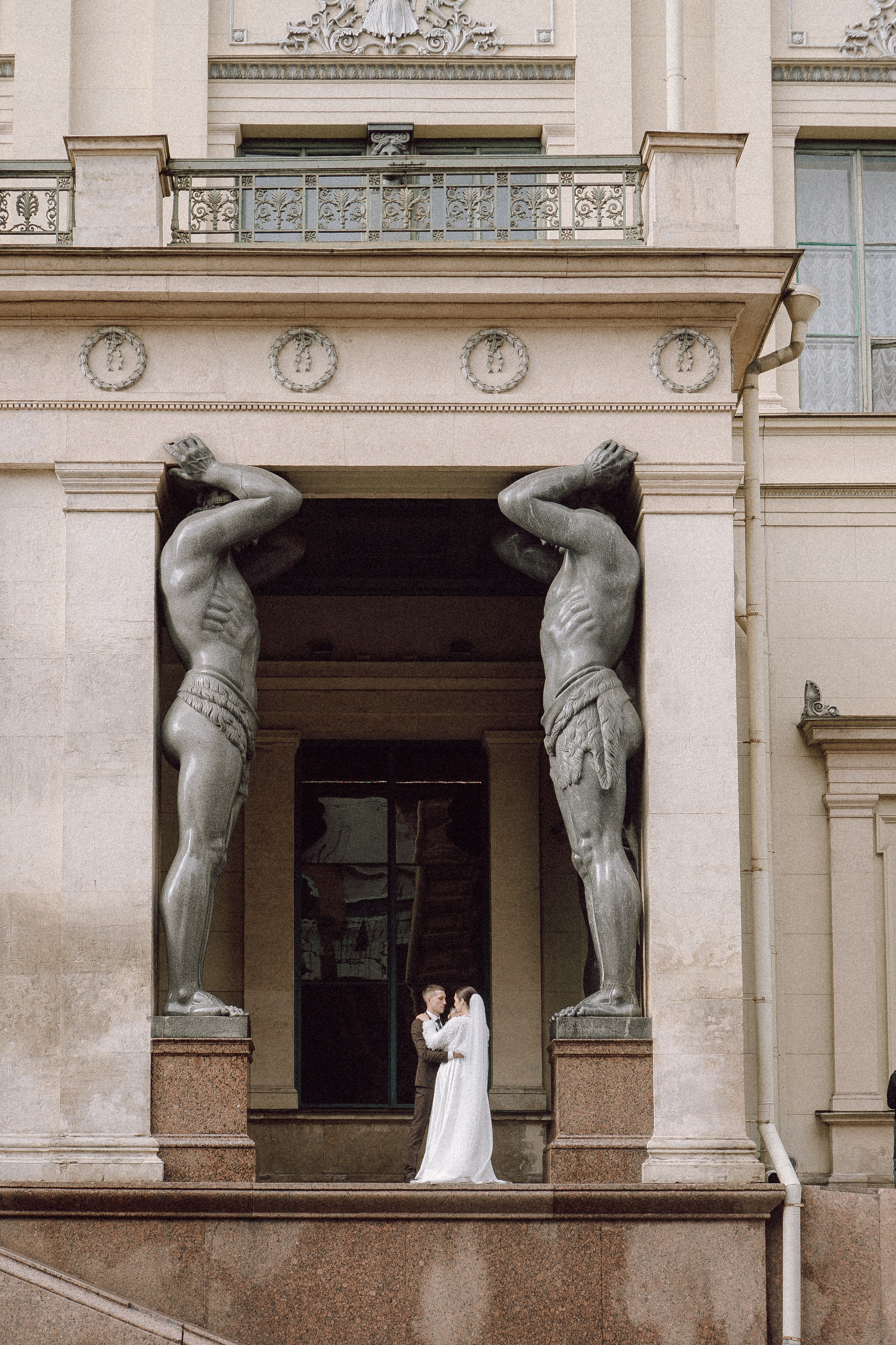 СВАДЕБНАЯ ПРОГУЛКА В САНТК-ПЕТЕРБУРГЕ (ИСАКИЕВСКИЙ СОБОР, ЗИМНЯЯ КАНАВКА, ЭРМИТАЖ И БОЛЬШАЯ МОРСКАЯ УЛИЦА). Профессиональный фотограф, Санкт-Петербург — Виктория Богомолова