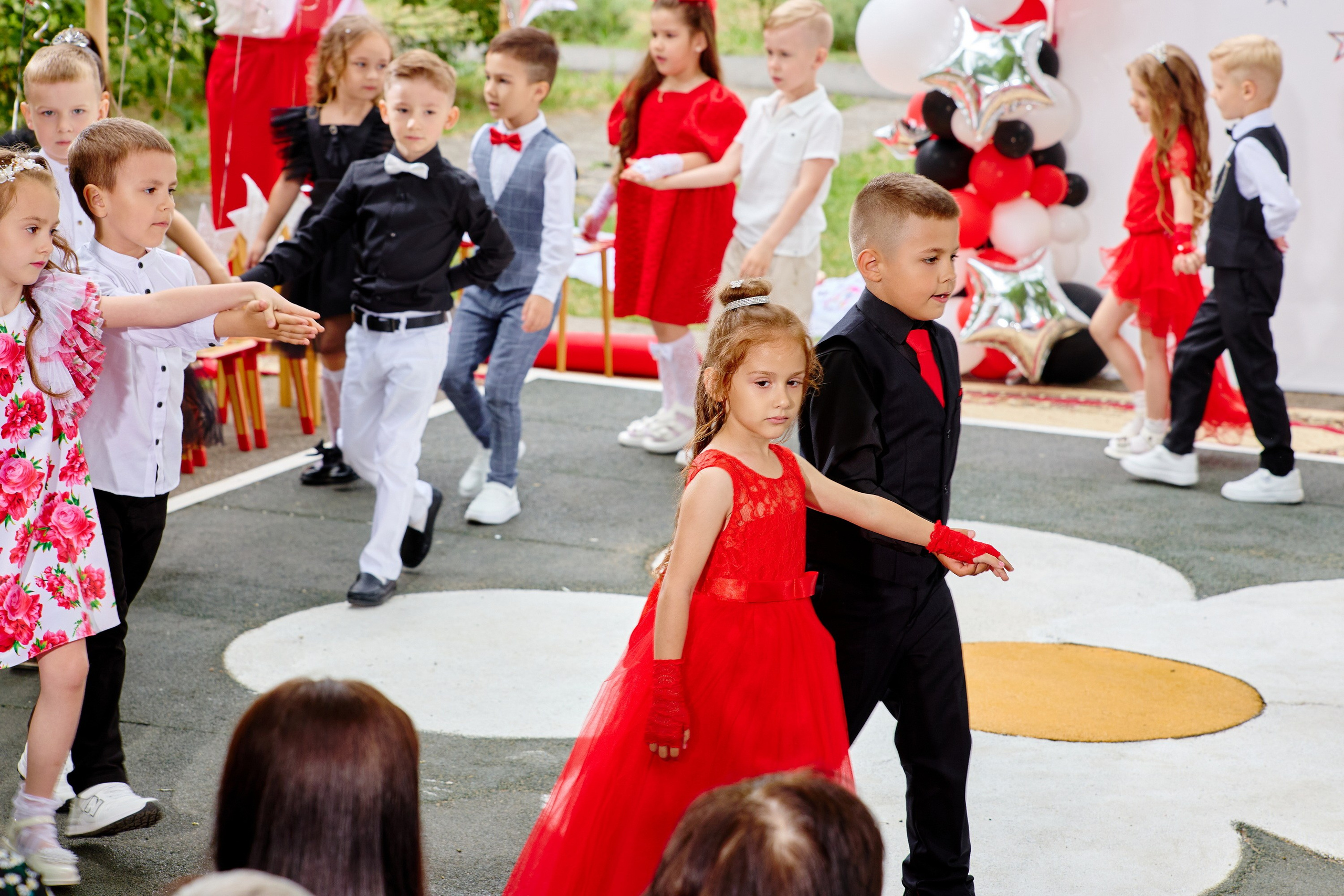 Выпускной 45 сад. Фотограф Выпускные альбомы Таганрог Сергей Коробченко