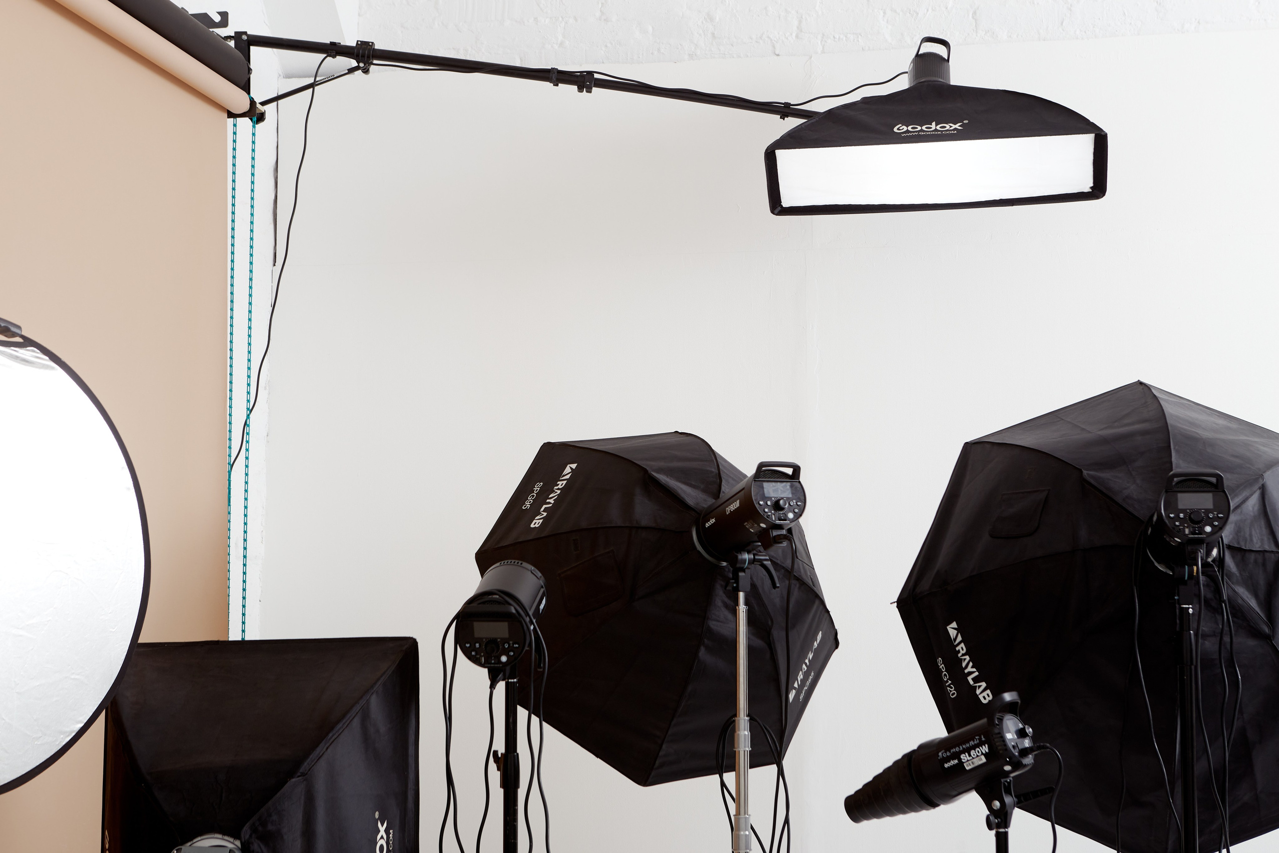 Фотографии пространства. Fizikasveta.ru фотостудия с фонами в Екатеринбурге