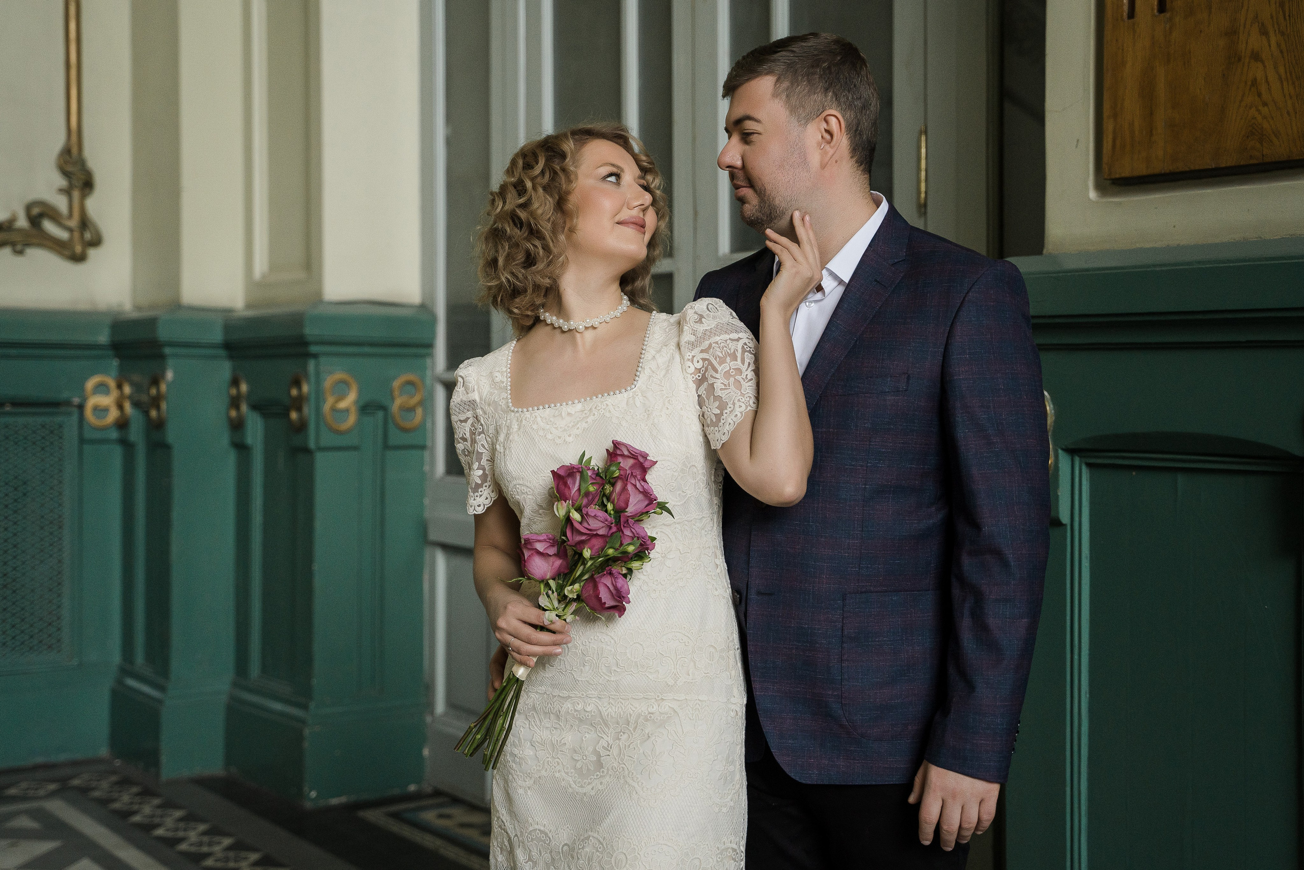 Свадебная фотосессия на Витебском вокзале. Свадебный и семейный фотограф в Пушкине и Санкт-Петербурге Мария Филиппова