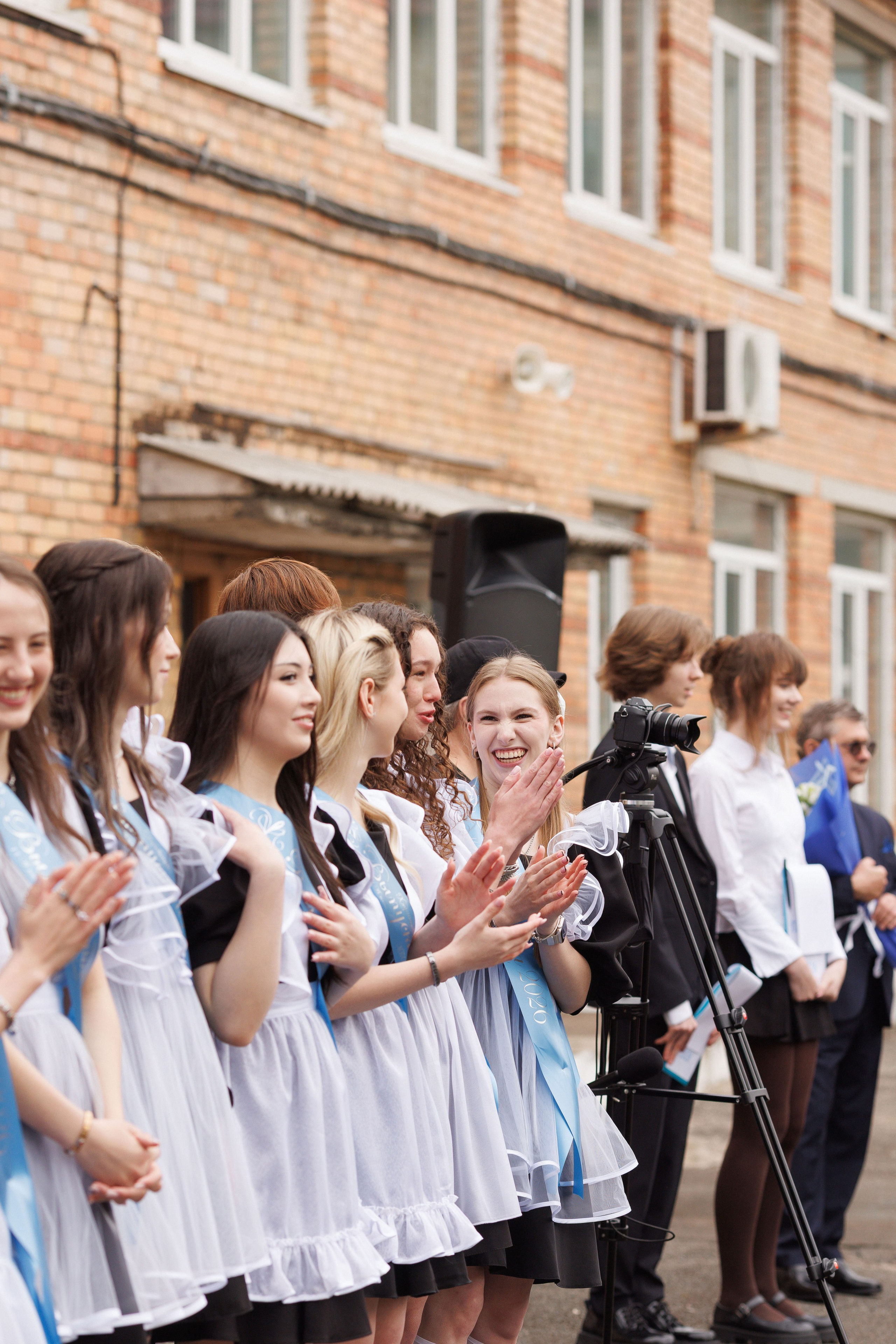 Последний звонок Гимназия Артем. Photoalbum-vl.ru