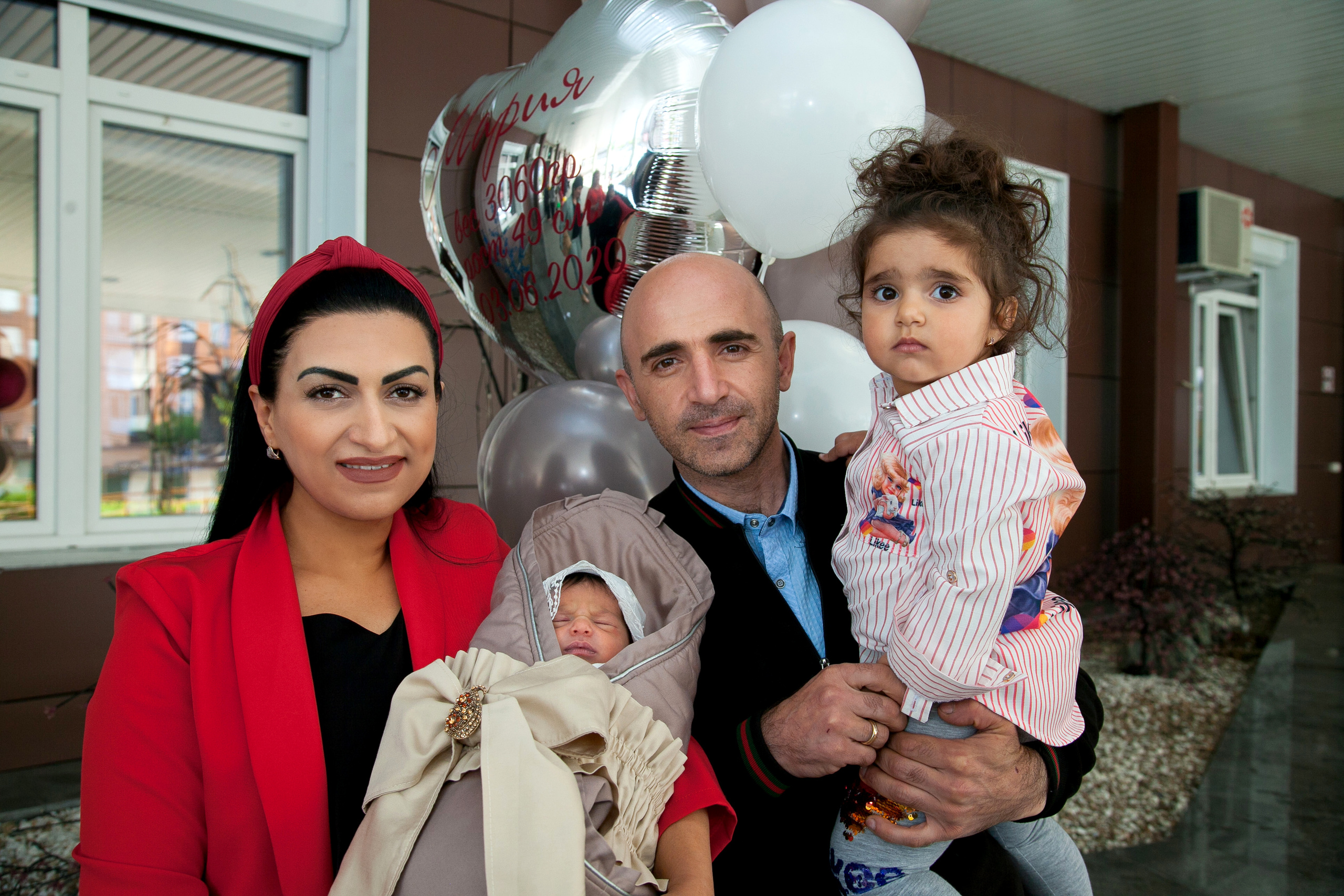 Выписка из роддома. Свадебный, семейный и детский фотограф в Иркутске Жанат Уразгалиев