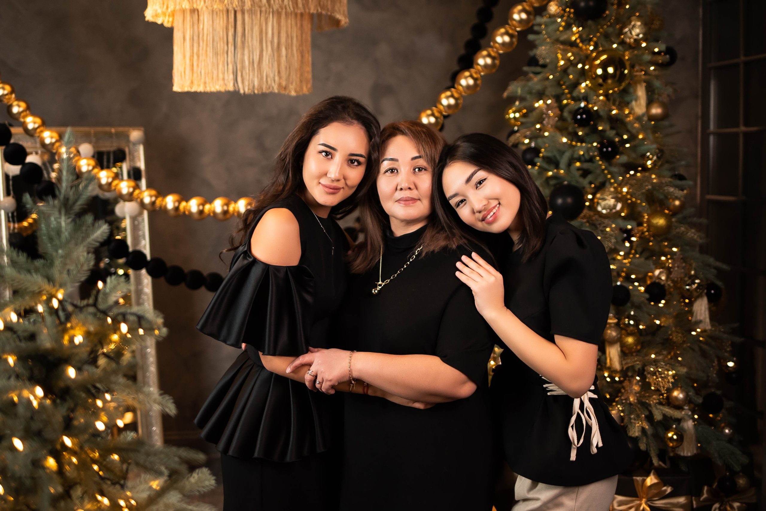 Семейная фотосессия в студии. Фотограф новорожденных в Новосибирске