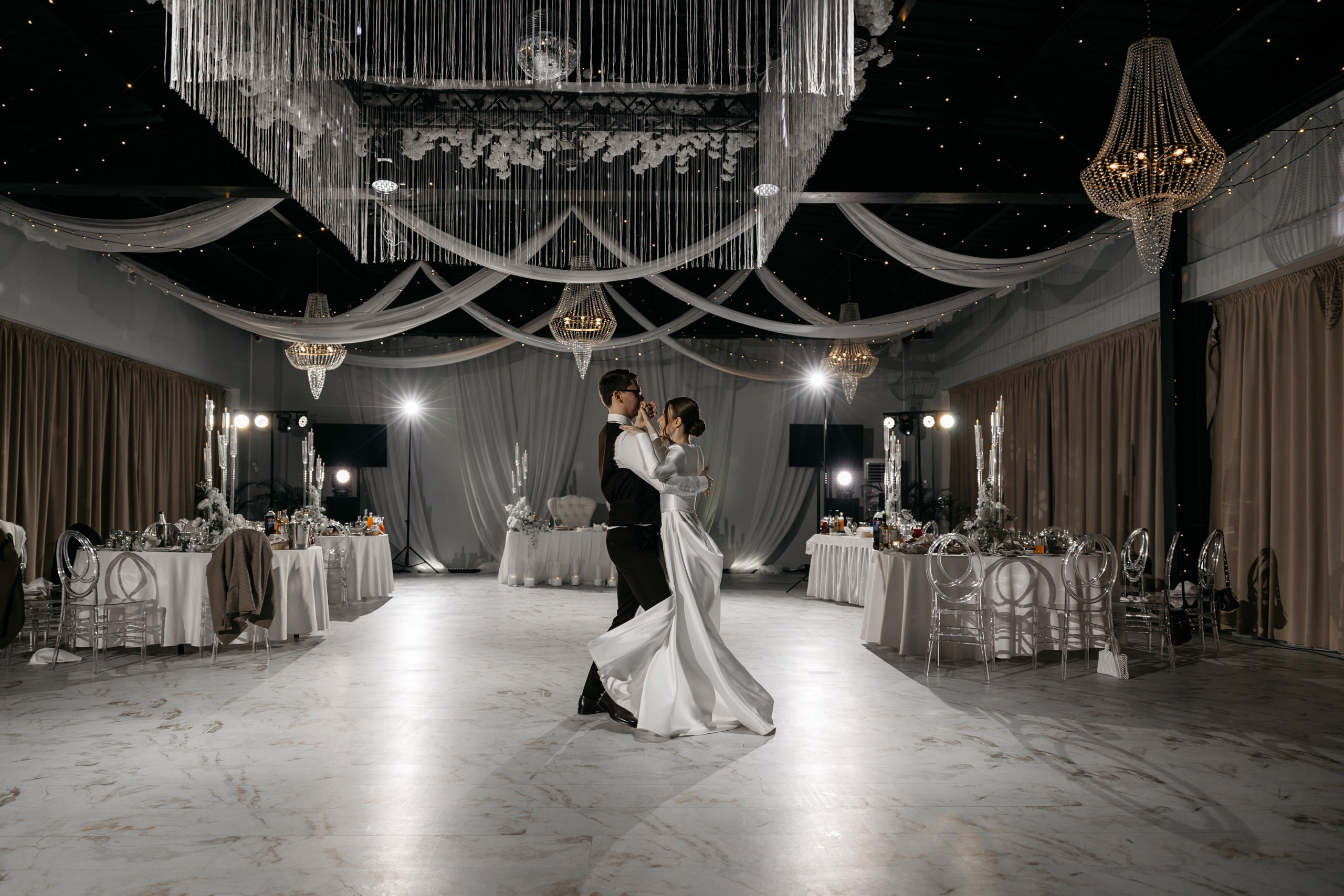 Свадебная фотосессия банкета. Свадебный и Семейный Фотограф в Гатчине и Санкт-Петербурге Виктория