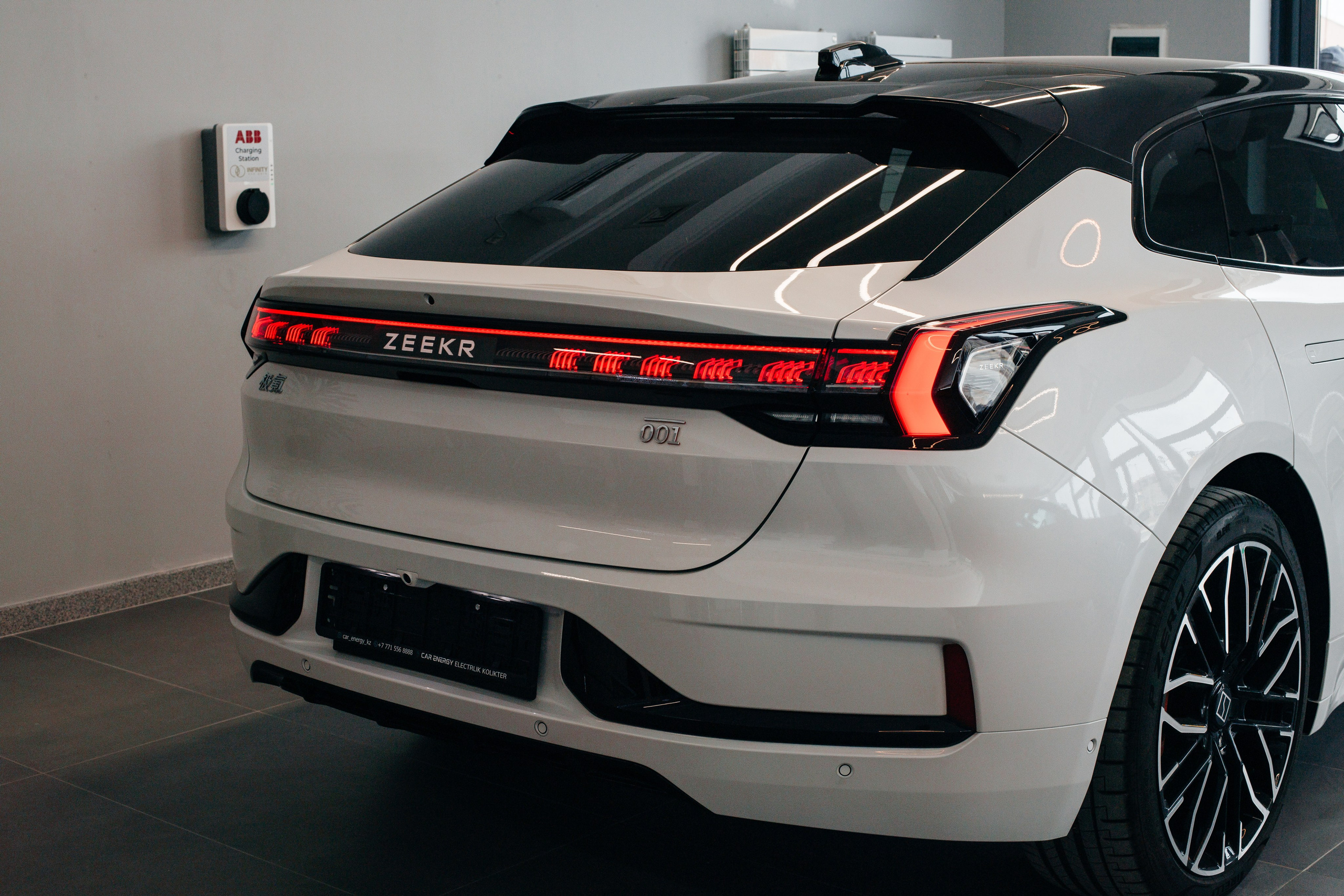 Фотосессия для Автосалона CAR ENERGY в городе Атырау. Фотограф Сиражев Карымсак. Фотосессия, бизнес портреты