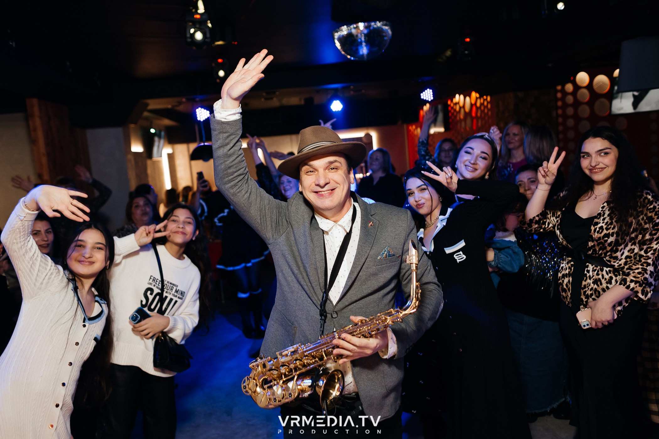 8 марта в караоке-ресторане «Голос»