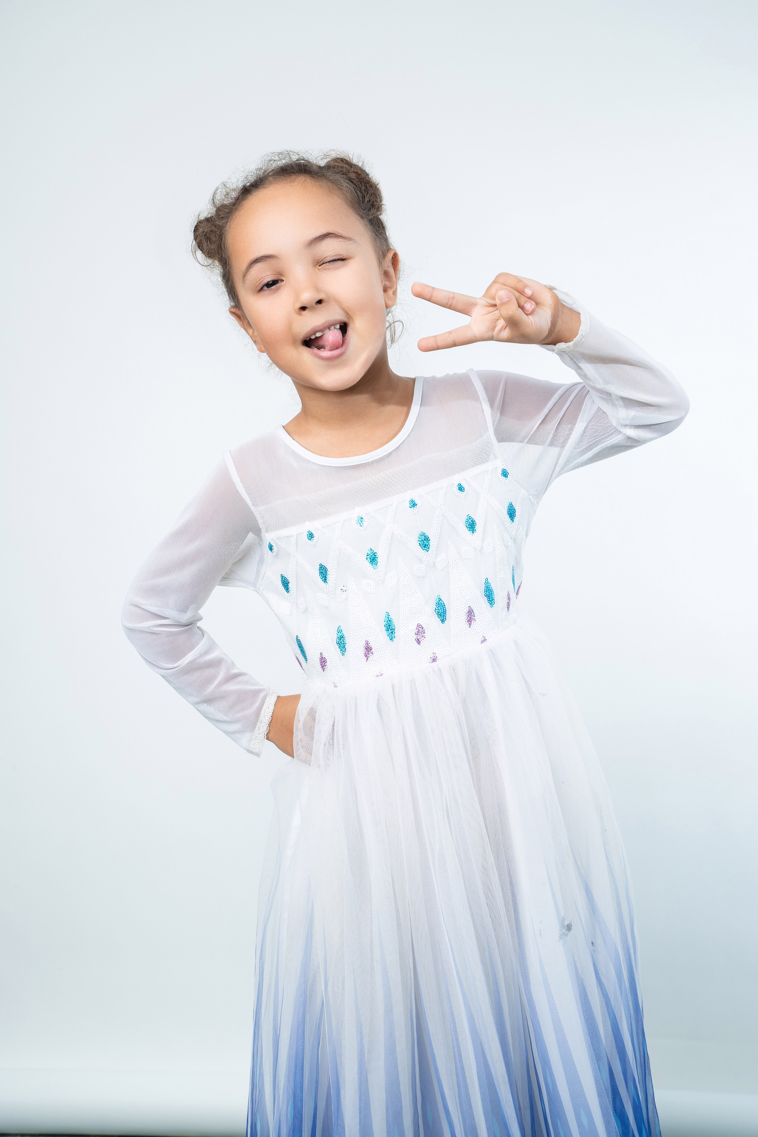 Выпускная фотосессия в фотостудии. Выпускные альбомы Нижнекамск Набережные Челны Фотостудия Небо