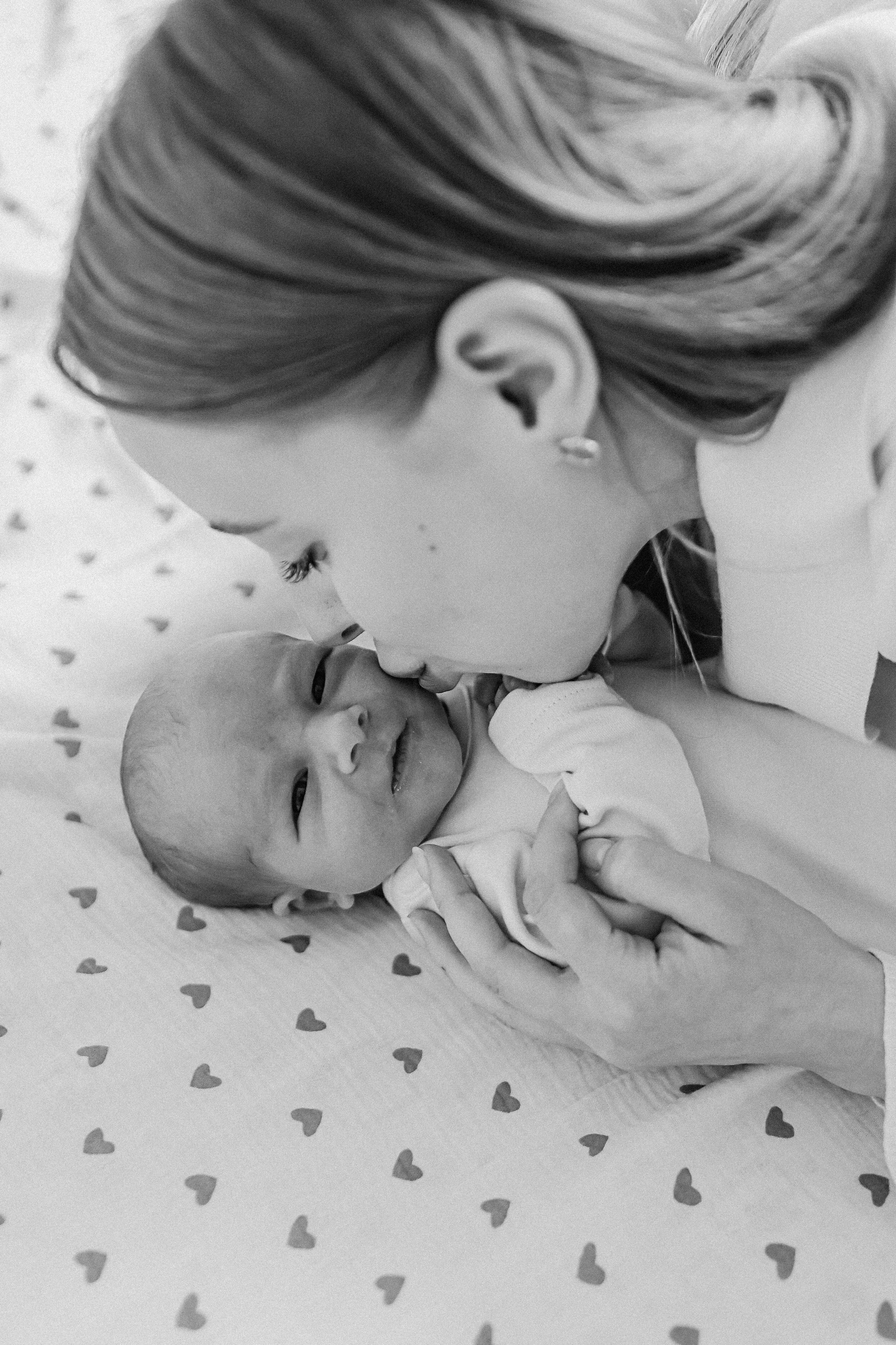 Выписка палата+внизу ПЦЭ. Семейный фотограф Тюмень, фотограф на роды Салмина Мария