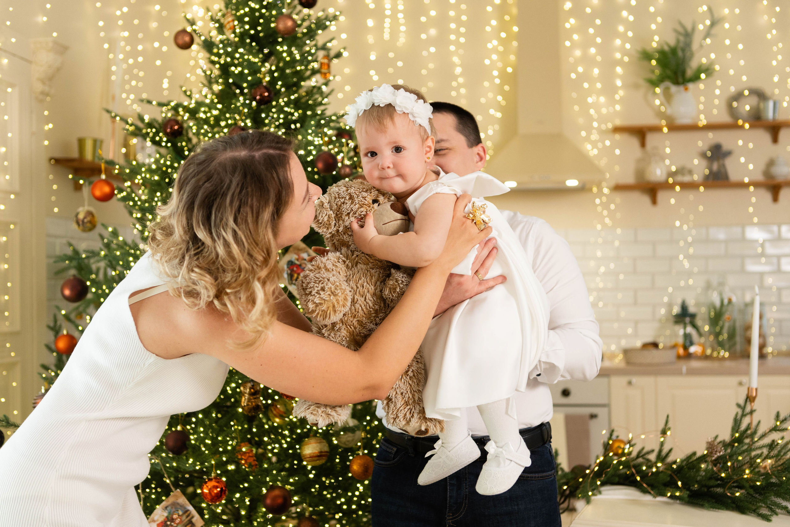 Татьяна, Сергей и София. Фотостудия «Alice», зал Зазеркалье. Свадебный семейный и детский фотограф в Краснодаре Карина Федоровская