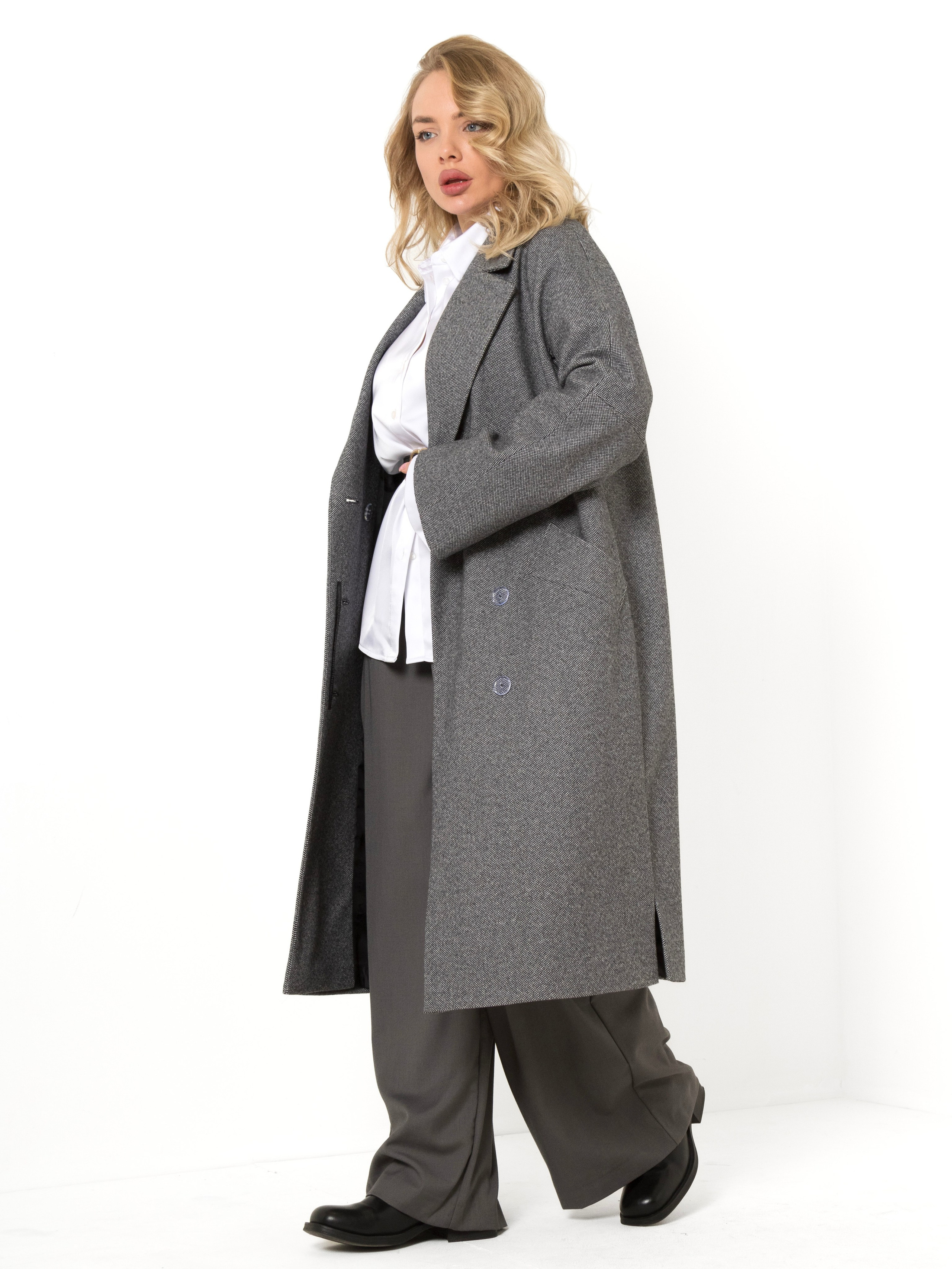 Пальто Х-сайз размер. Фотостудия для Wildberries Ozon