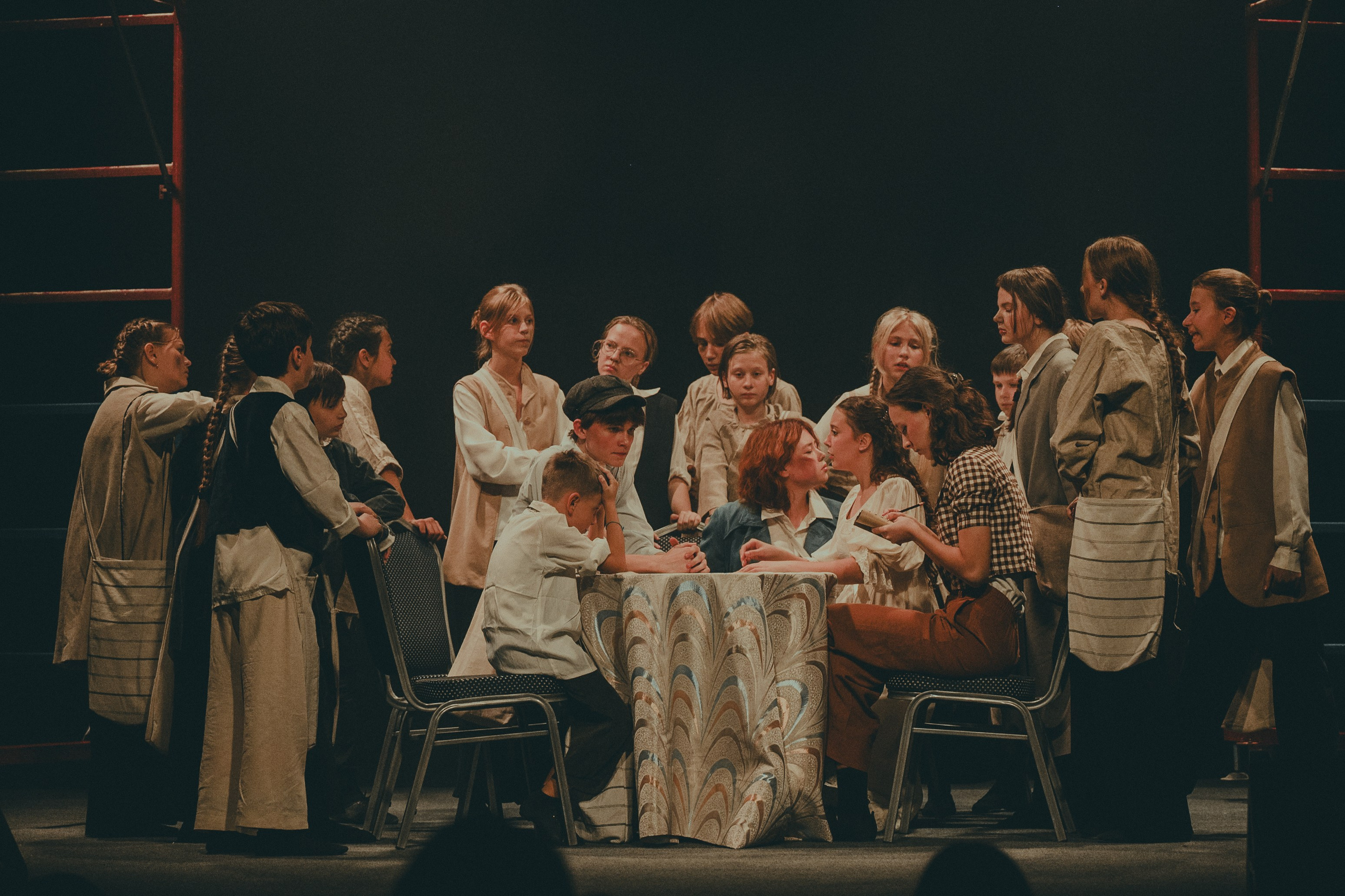 Спектакль «Газетчики». Художник по свету Максим Сергачев