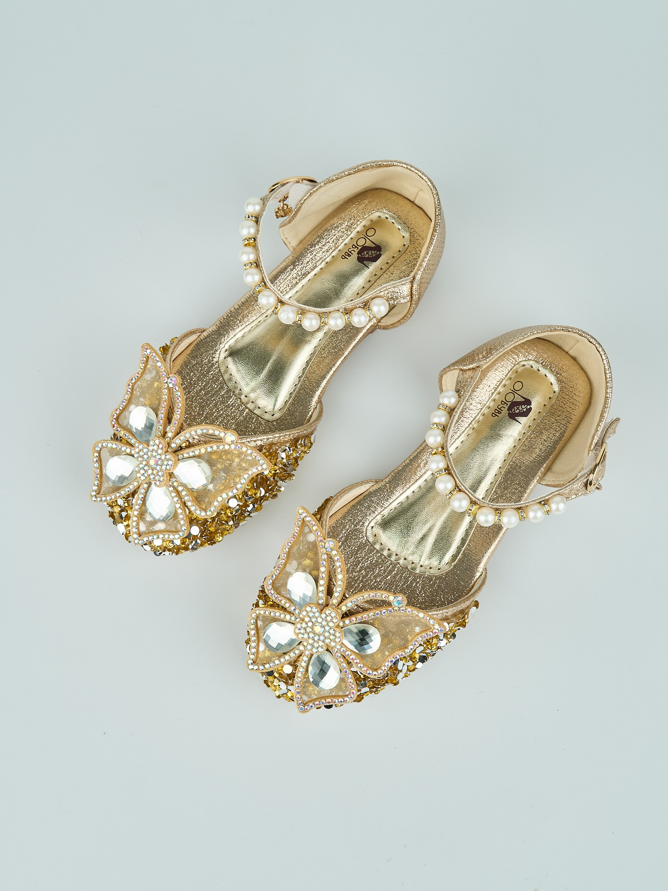 Каталожная фотосъёмка детских туфель для Wildberries