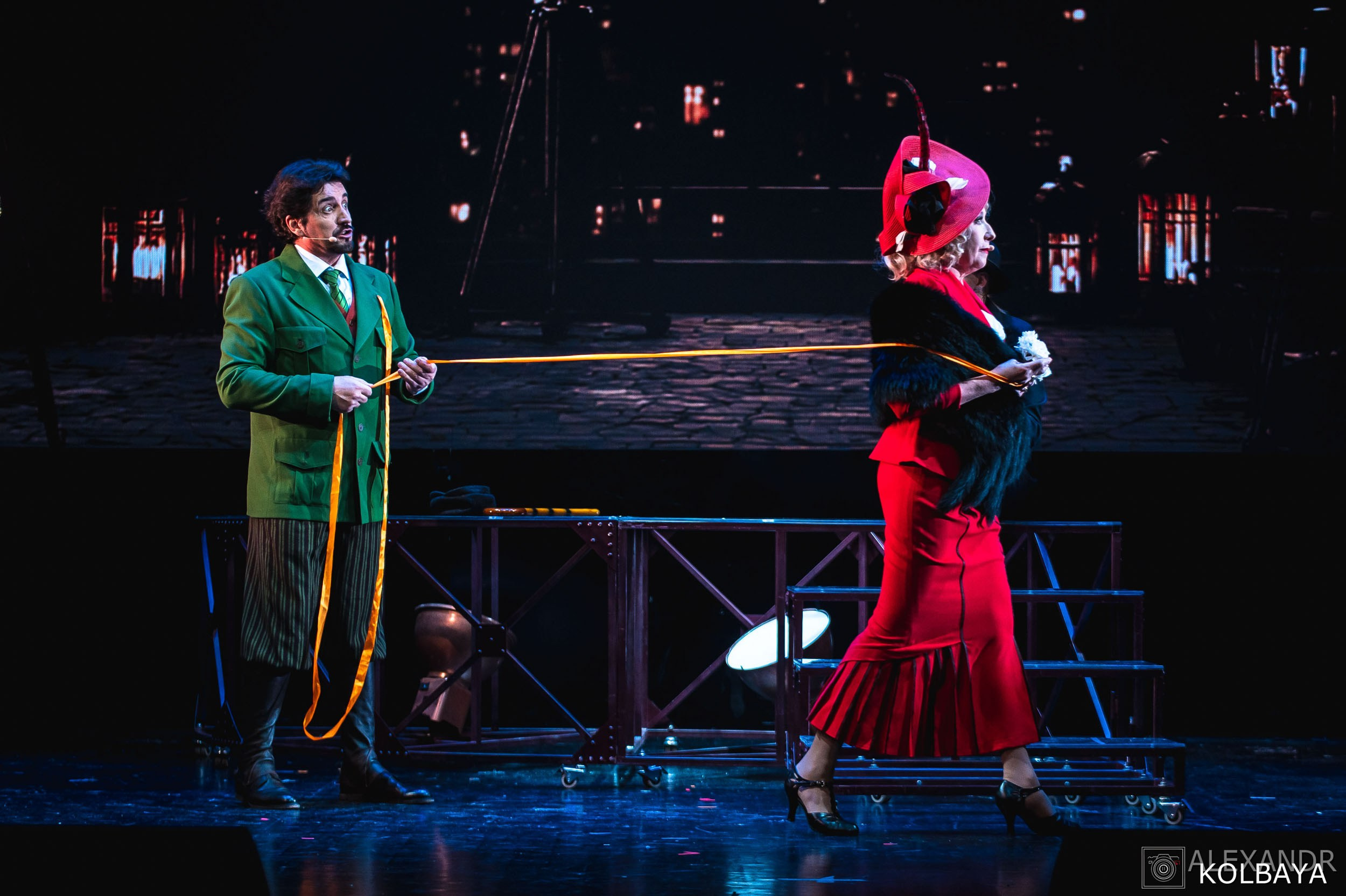 Фотографии со спектакля «Привет, я тетя Чарли». Концертный и театральный репортажный фотограф в Москве Александр Колбая