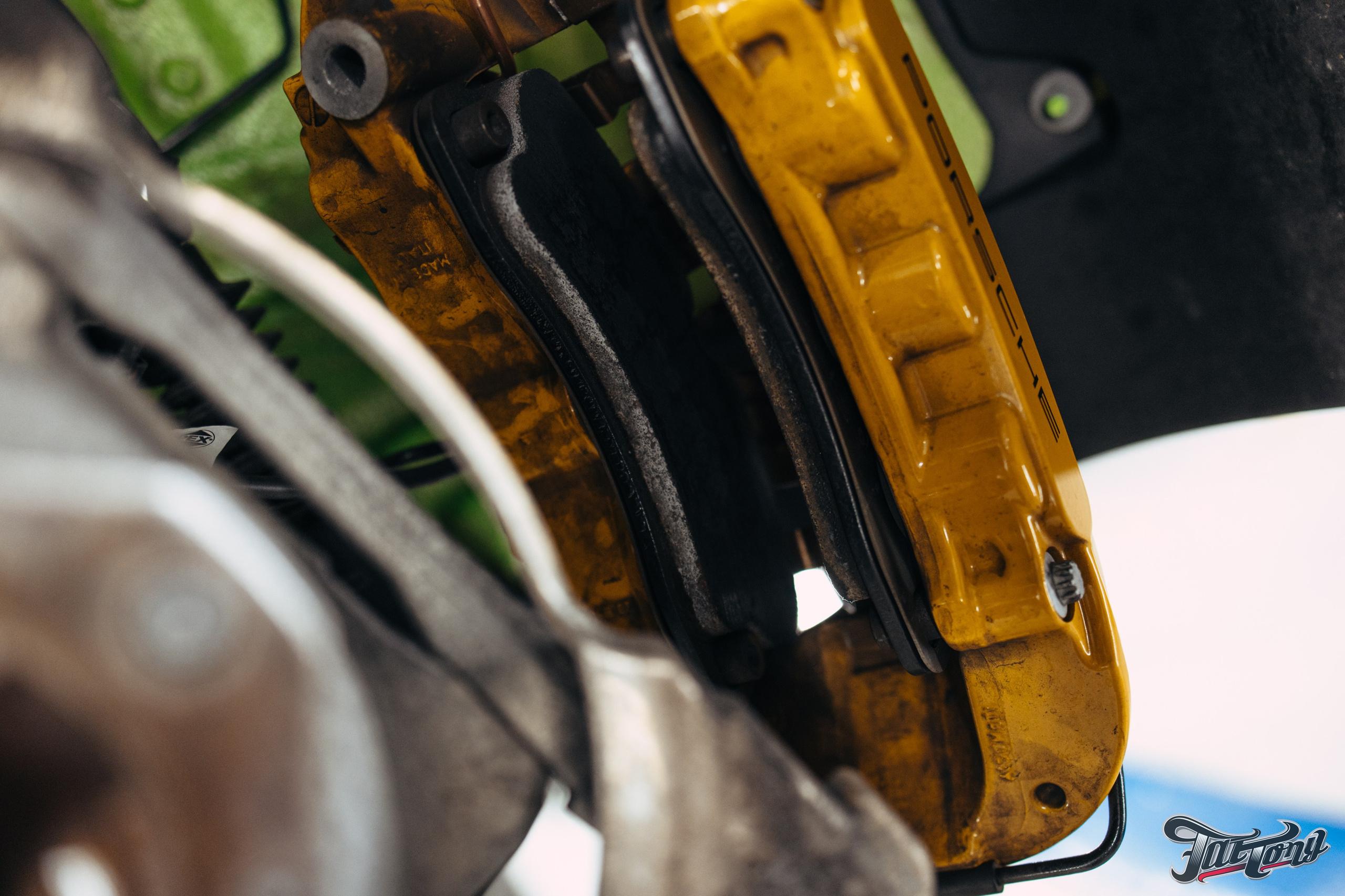 Porsche 911 замена дисков после перегрева и замена колодок. DeLorein