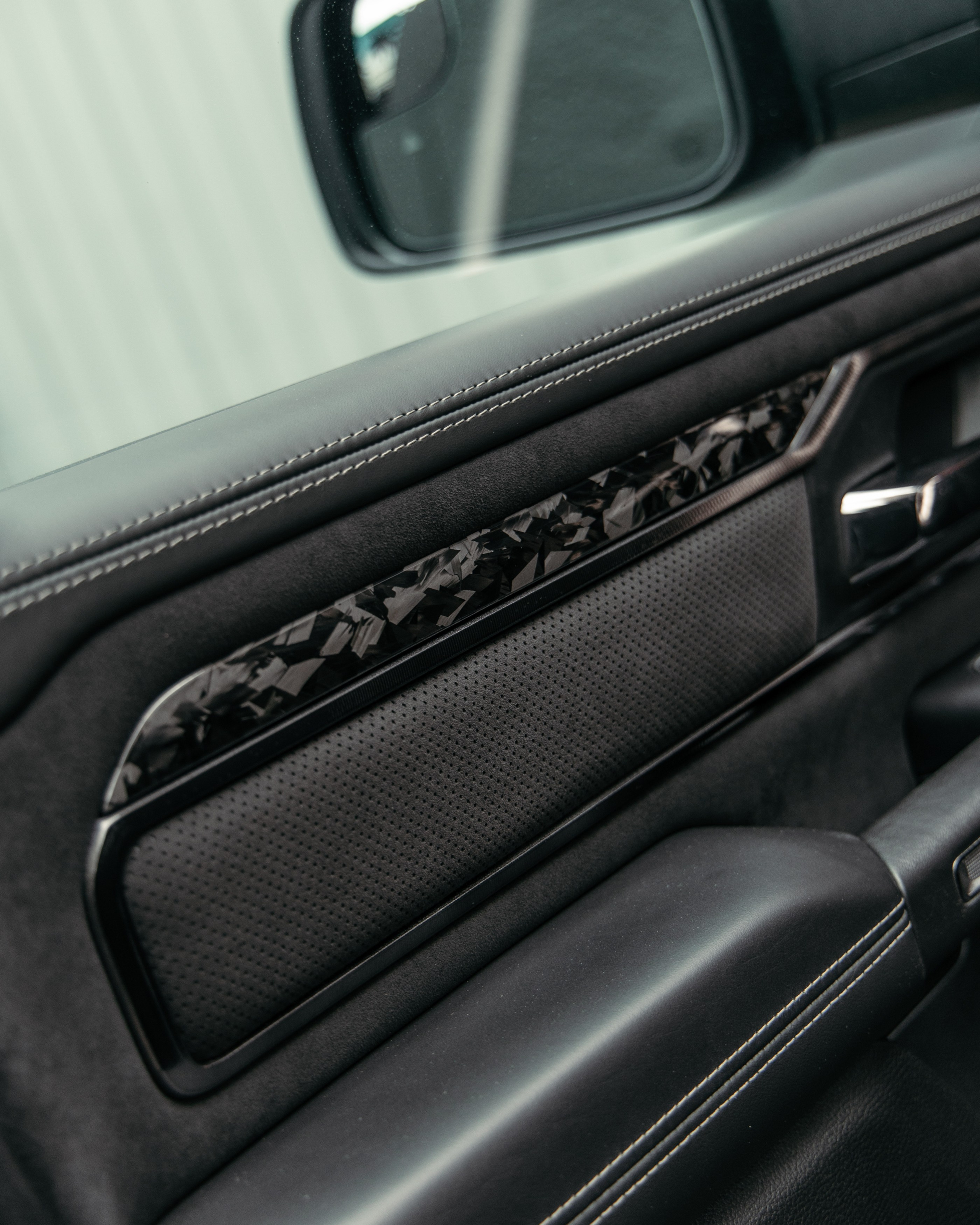 Ram TRX ламинация карбоном внешних элементов кузова, салона и установка распорки. DeLorein