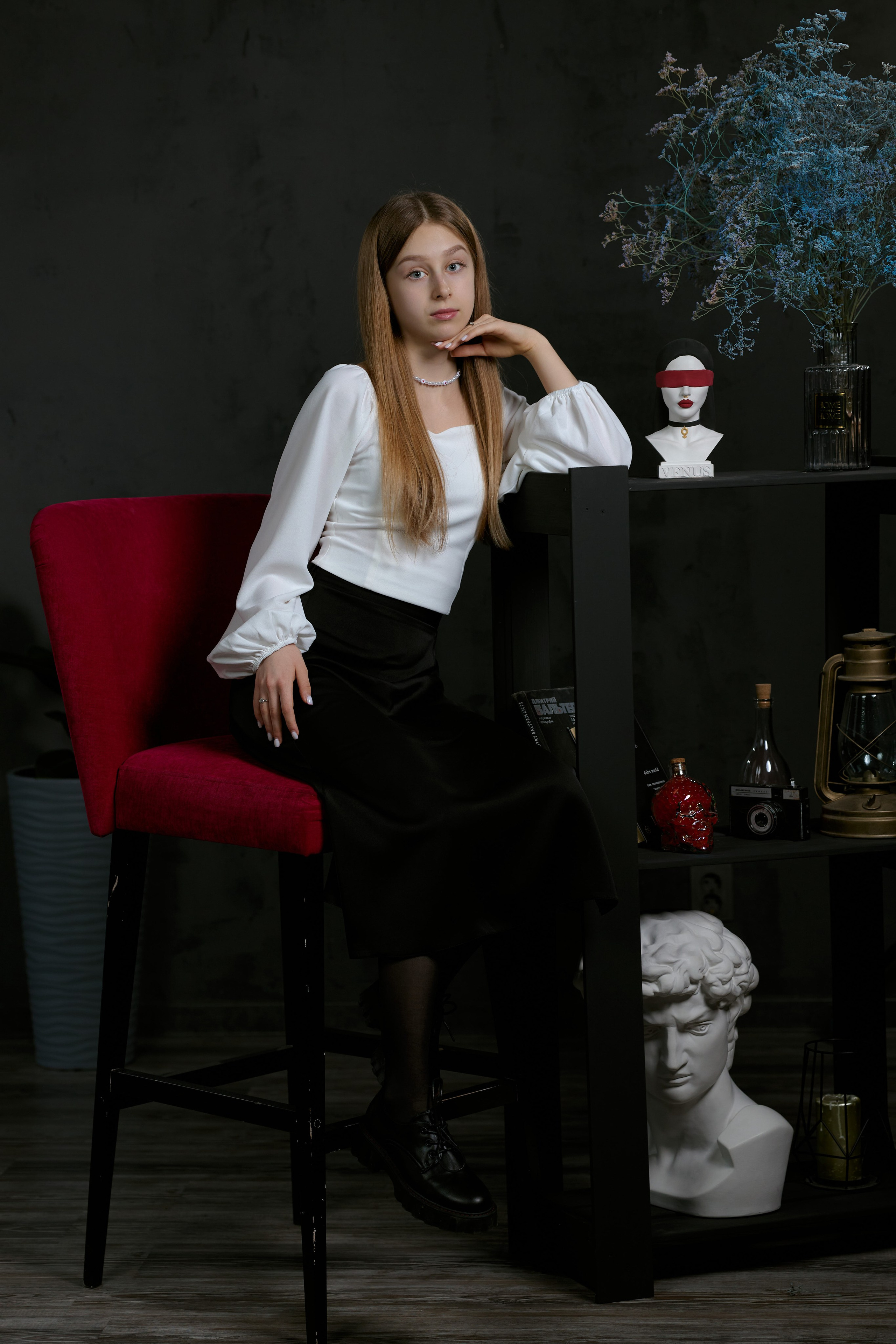 Сьемка выпускного альбома в студии DARK LOFT таганрог. Фотограф Выпускные альбомы Таганрог Сергей Коробченко