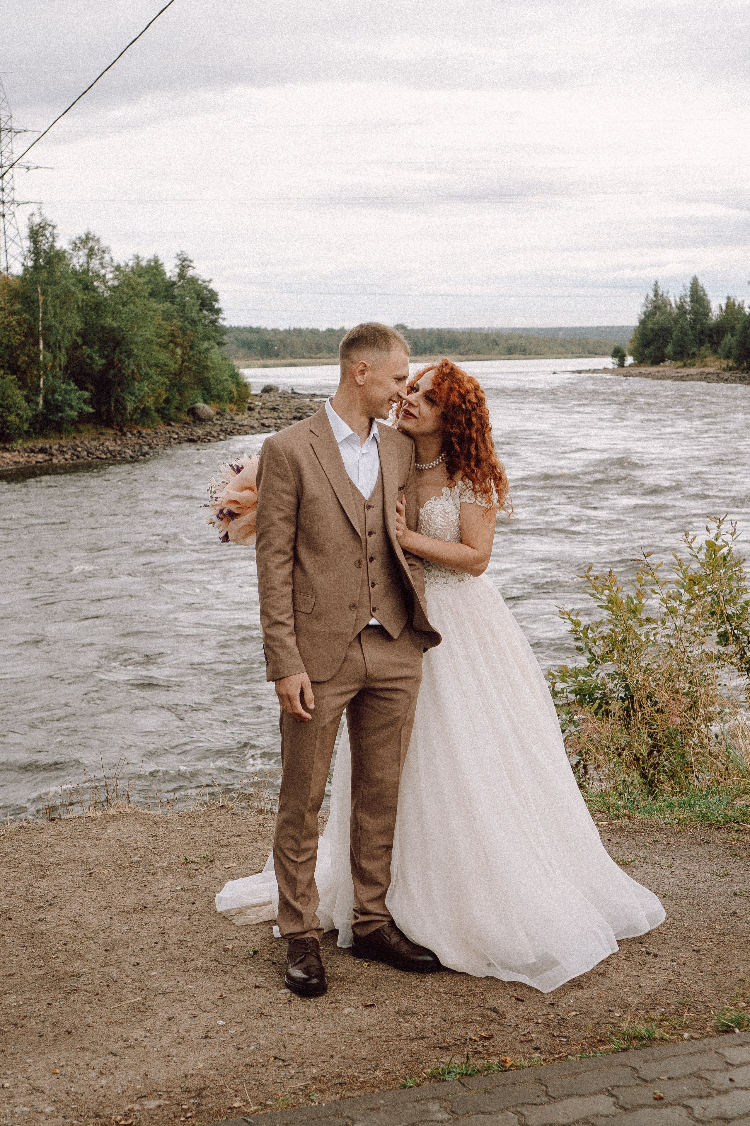 СВАДЕБНАЯ ФОТОСЕССИИЯ ПАРЫ В ГОРОДЕ ПРИОЗЕРСК В СОСНОВОМ ЛЕСУ И С ПИКАПОМ. Профессиональный фотограф, Санкт-Петербург — Виктория Богомолова