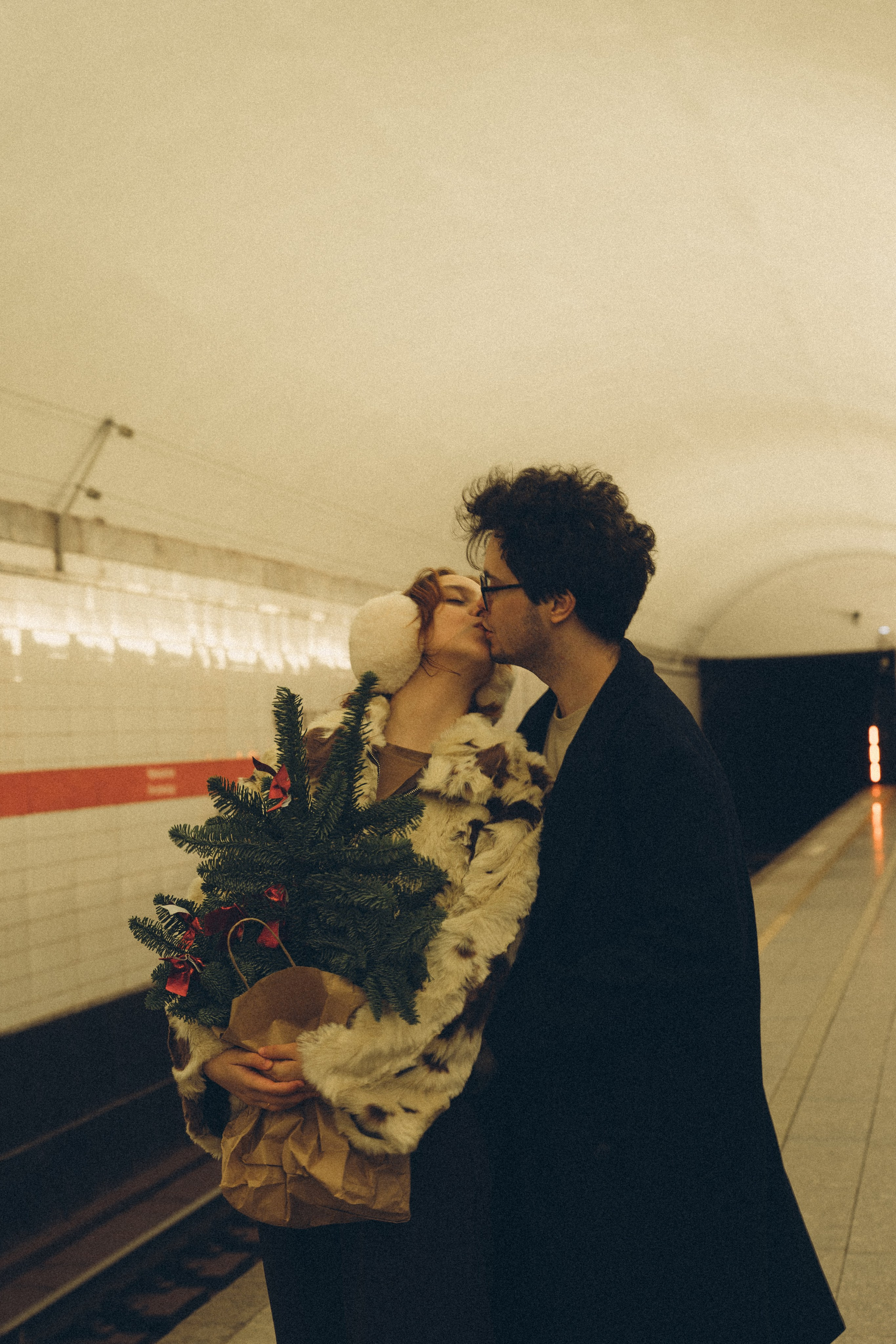 НОВОГОДНЯЯ ФОТОСЕСИИЯ ПАРЫ В МЕТРО ЛЮБОВЬ. Профессиональный фотограф, Санкт-Петербург — Виктория Богомолова