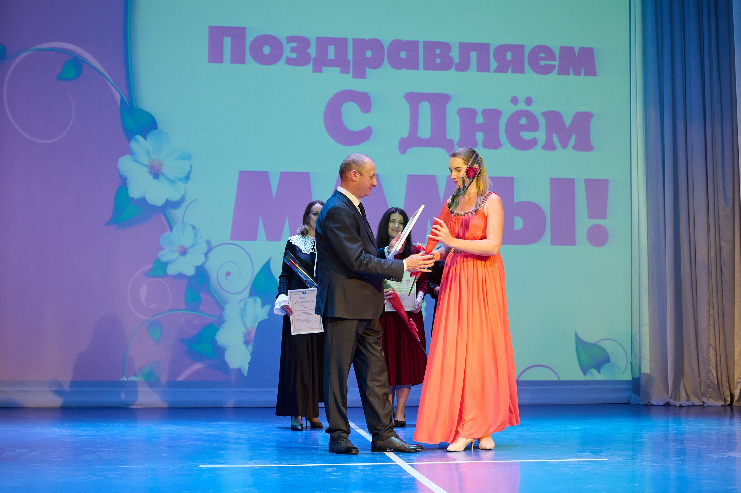 День матери Марьина Роща. Жизнь курорта Кабардинка в фотографиях