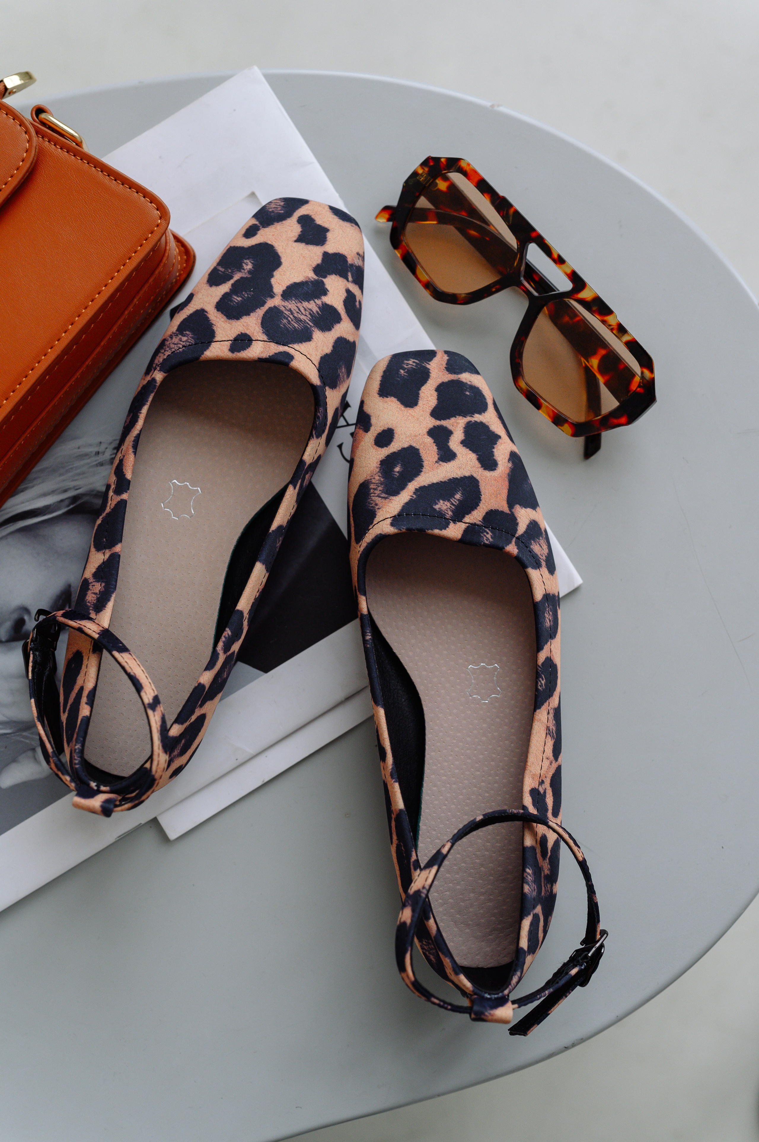 Съемка обуви для маркетплейсов (Wildberries, Ozon, Яндекс.Маркет). Фотограф товаров для соцсетей - инстаграм, вконтакте. Контент-фотограф в Москве Хныкина Лена