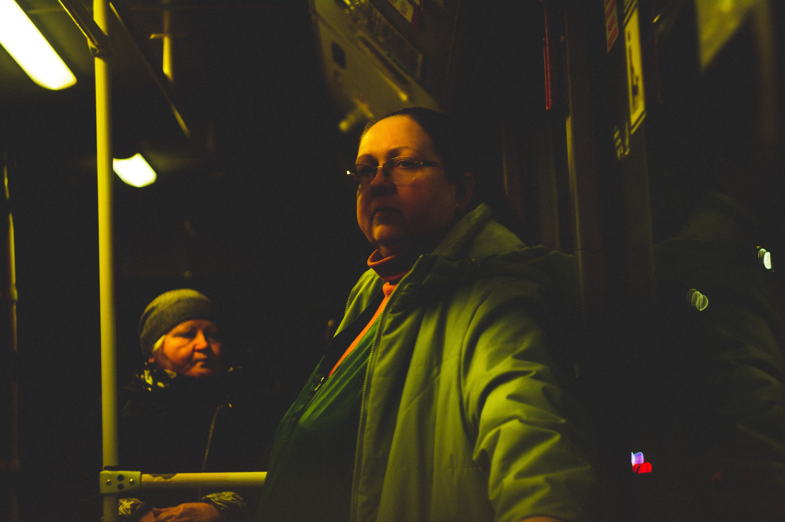 «Маршрут» Фотоэссе о жизни людей в автобусе. Den Mirov — Фотограф, Музыкант