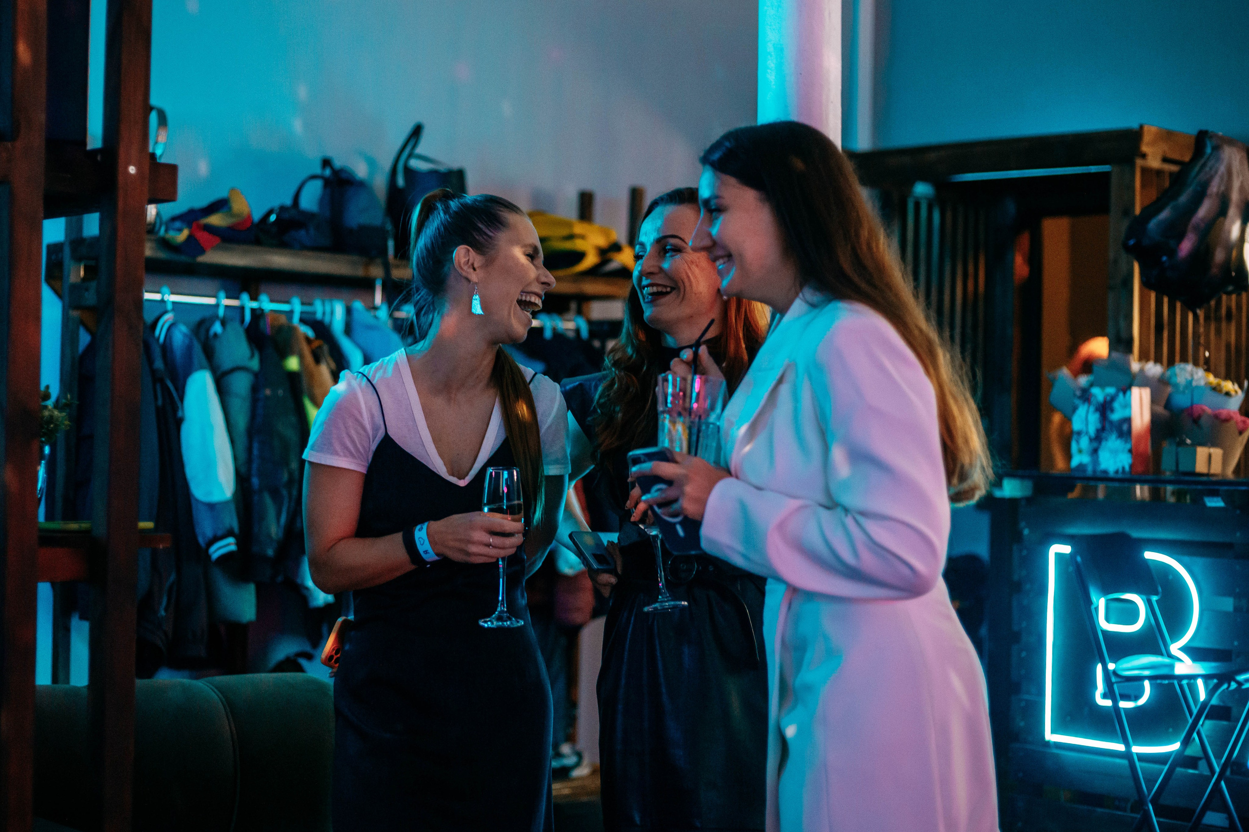 ЮНОСТЬ ВСЁ ПРОСТИТ