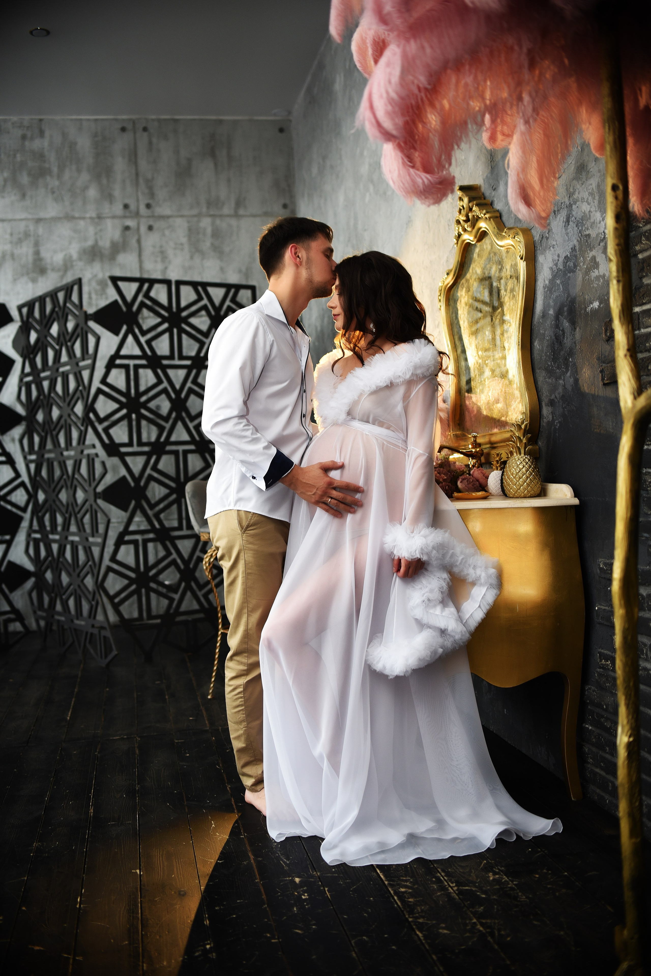 Фотосессия беременности студийная съемка. Свадебный, семейный, детский, контент фотограф в Омске Максим Ильин