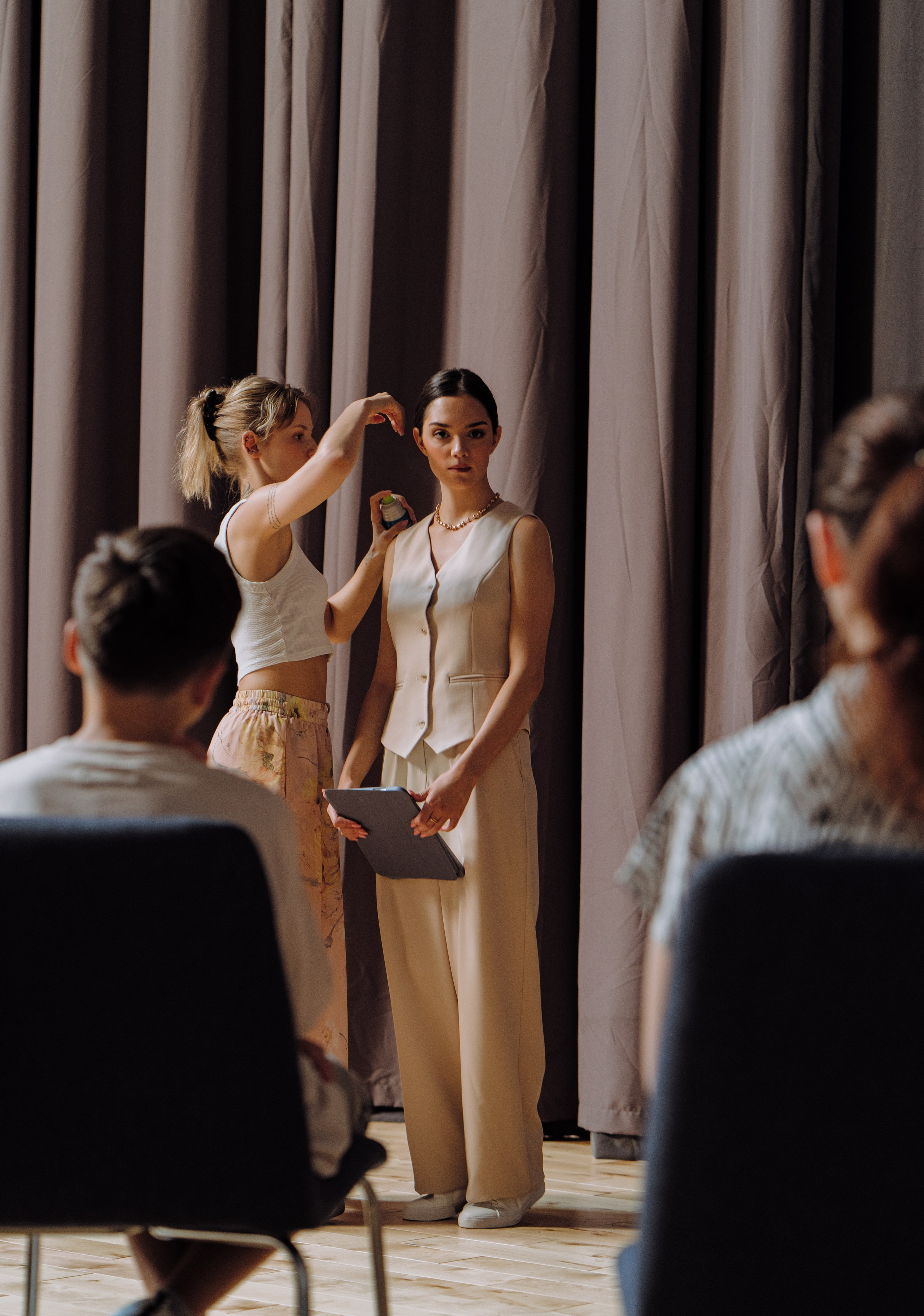 Женя Медведева / Уроки истории. Творческий и репортажный фотограф в Москве Клим Долгов