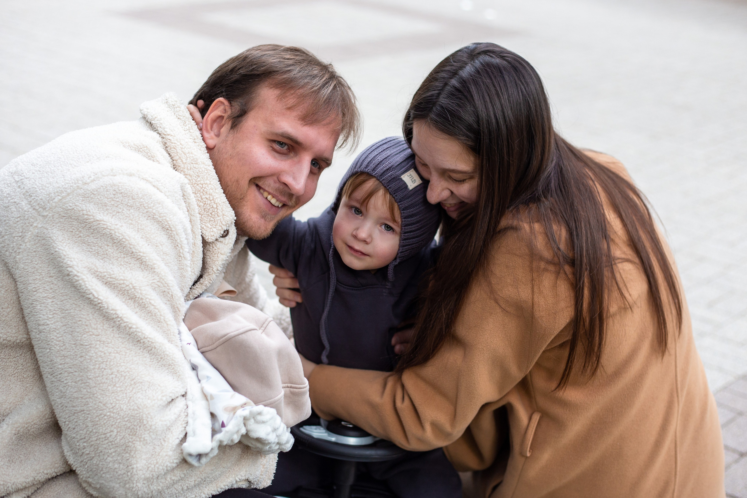 Выписка из роддома. Фотограф Краснодара, фотограф в парке Галецкого.репортажный фотограф. детский фотограф, свадебный фотограф. профессиональный фотограф