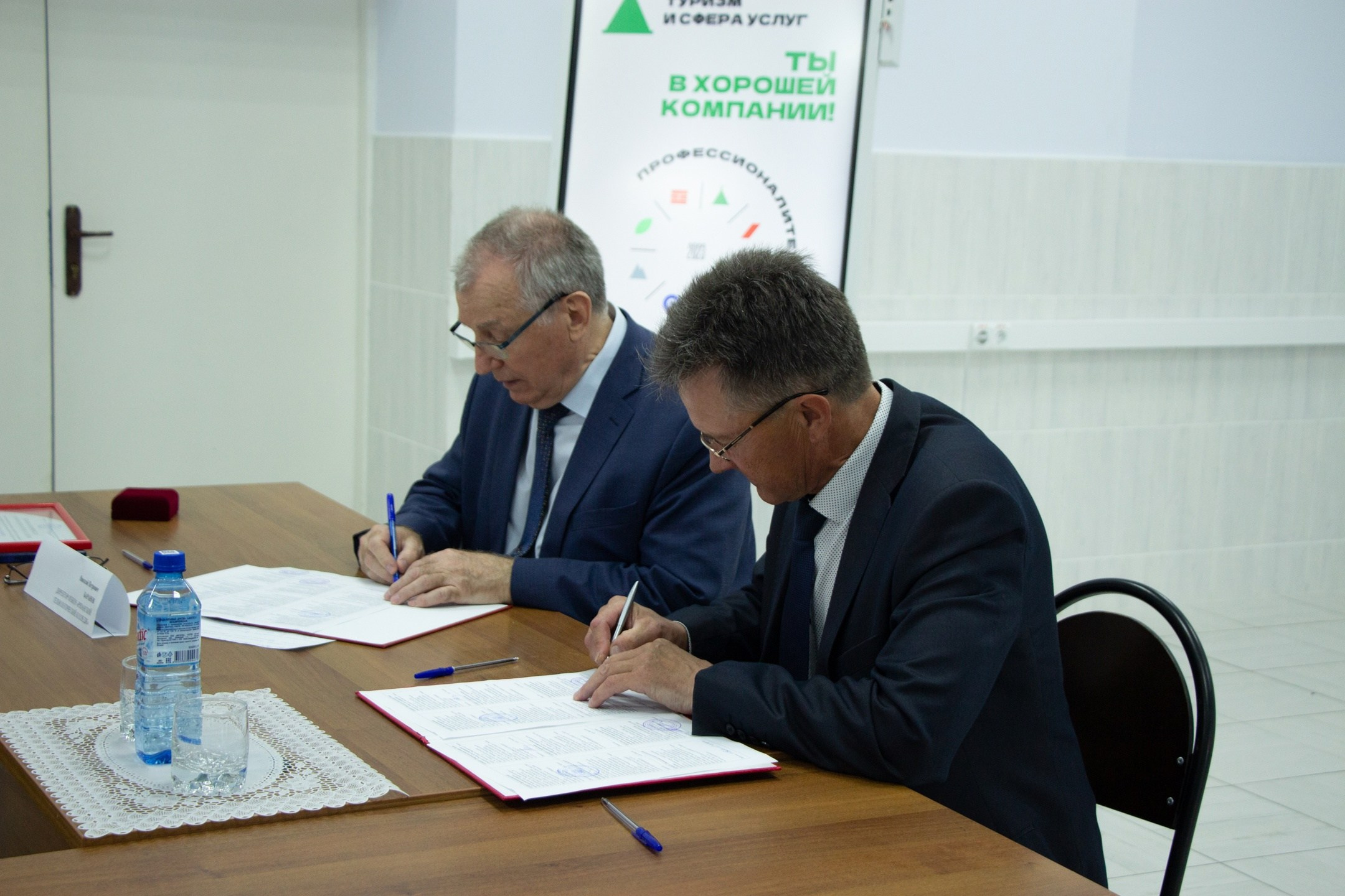 Подписание соглашения о сотрудничестве. Design by — фото, обучение, портфолио. Фотограф Рязань