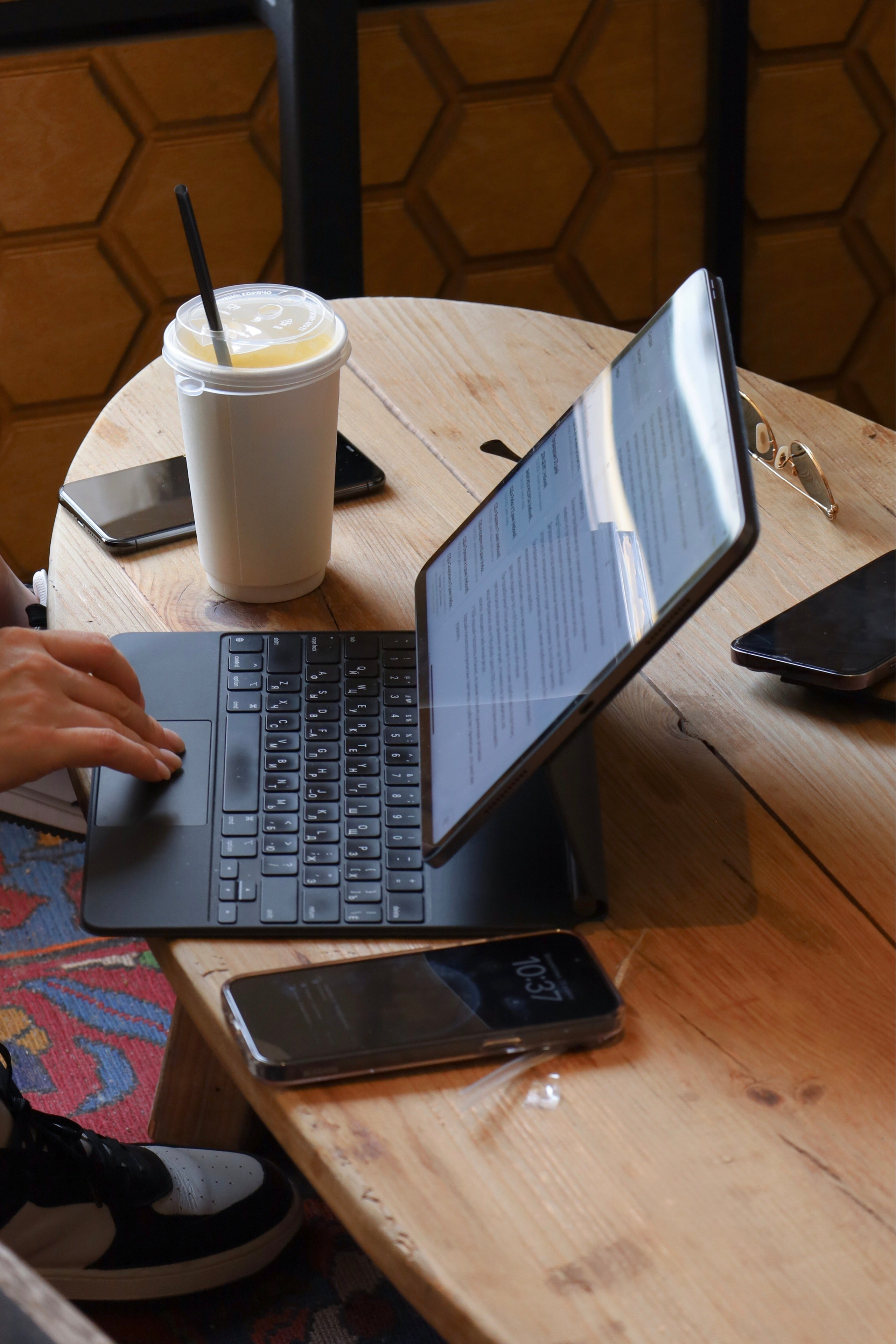 Деловая встреча в кафе. Никонорова Анастасия