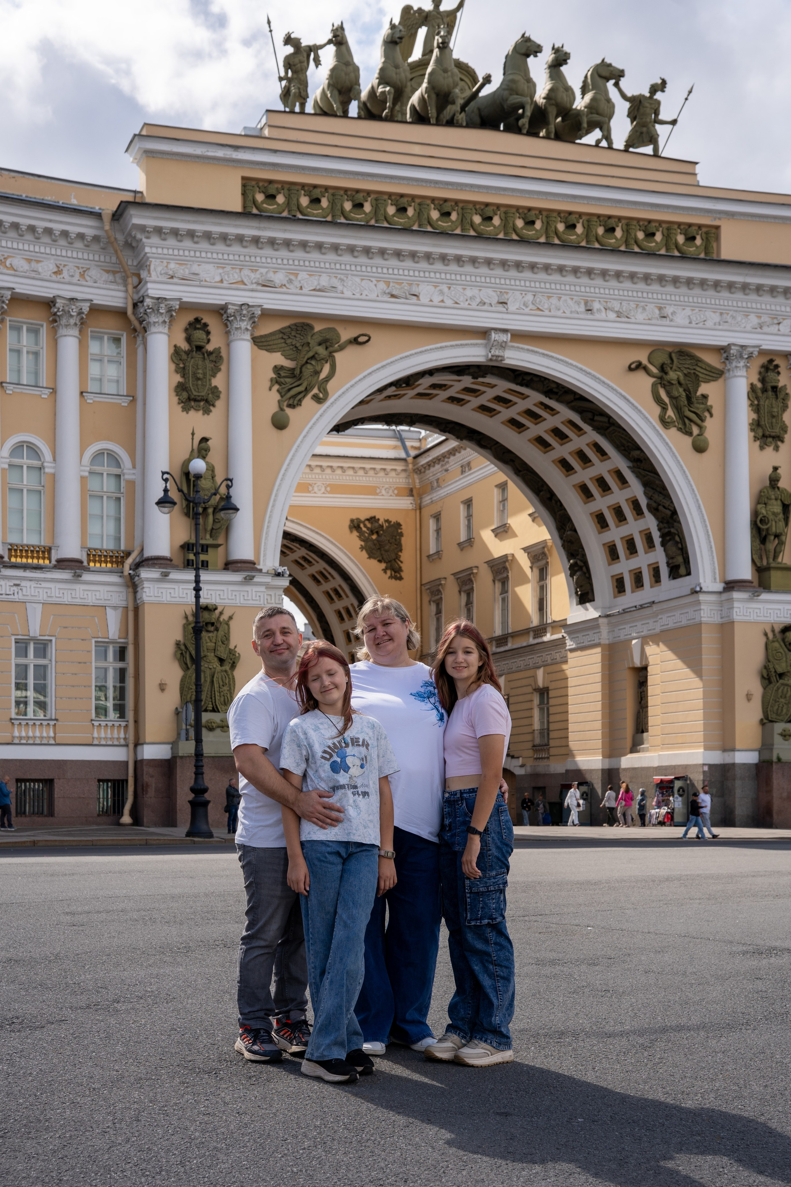 Семейная фотосессия по достопримечательностям Питера. Студийный и портретный фотограф в САНКТ-ПЕТЕРБУРГЕИрина Махаон