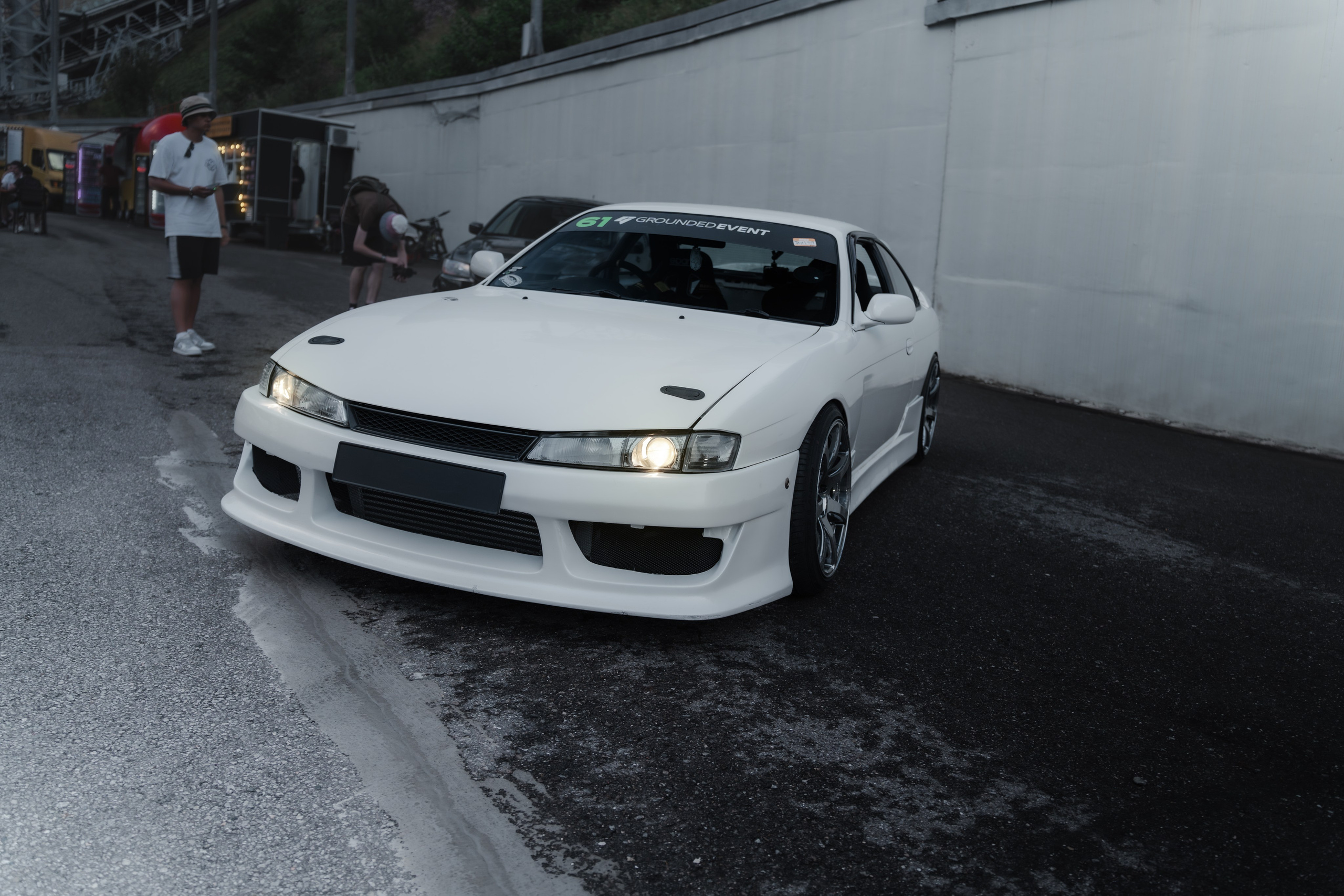 //GROUNDED2025. Автомобильный фотограф