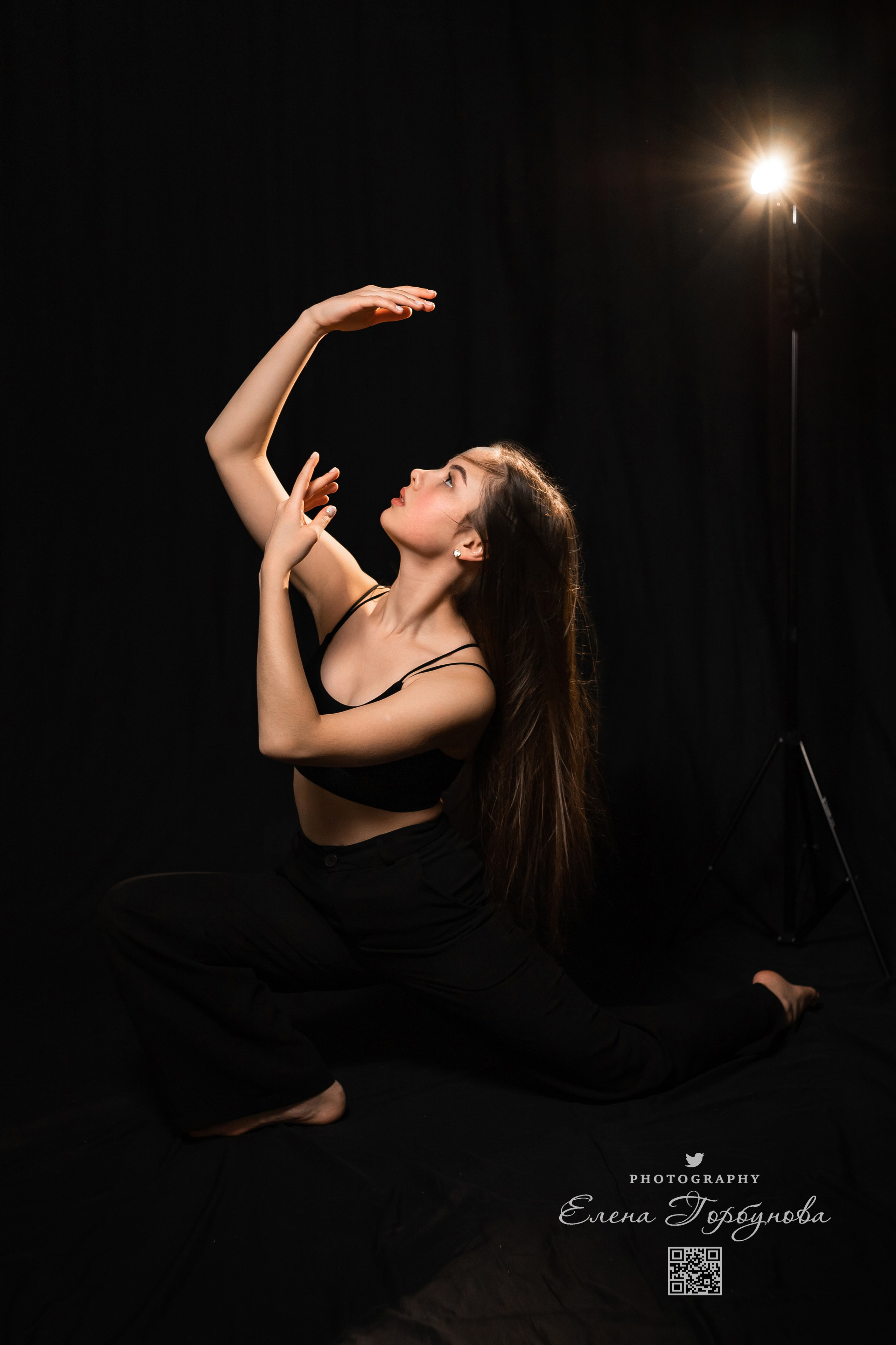 Моя студия. Полина и стул. Январь 2024. Фотограф Пермь. Свадьбы. Семья и дети, школа, д. сад. Фотокниги