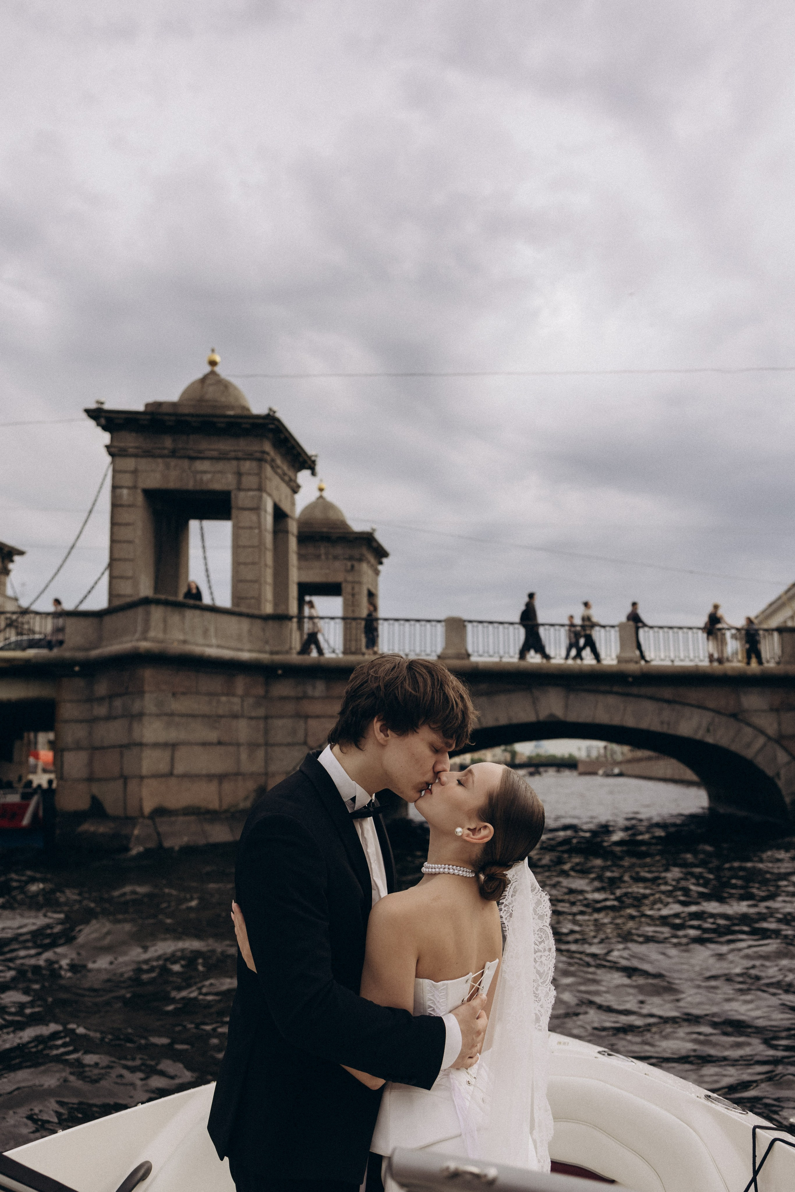 Свадебная прогулка на катере. Семейный и свадебный фотограф в Санкт-Петербурге Екатерина Васильева