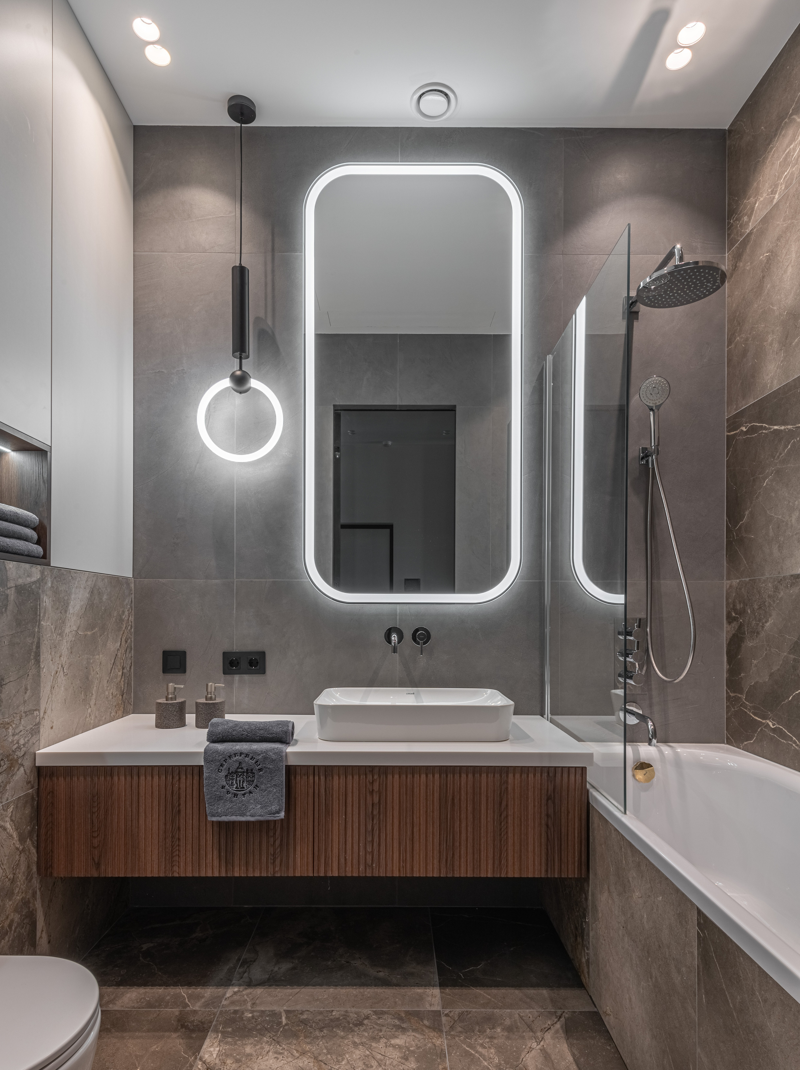 Silver Fountain. apart 5. Interior & architecture photographer