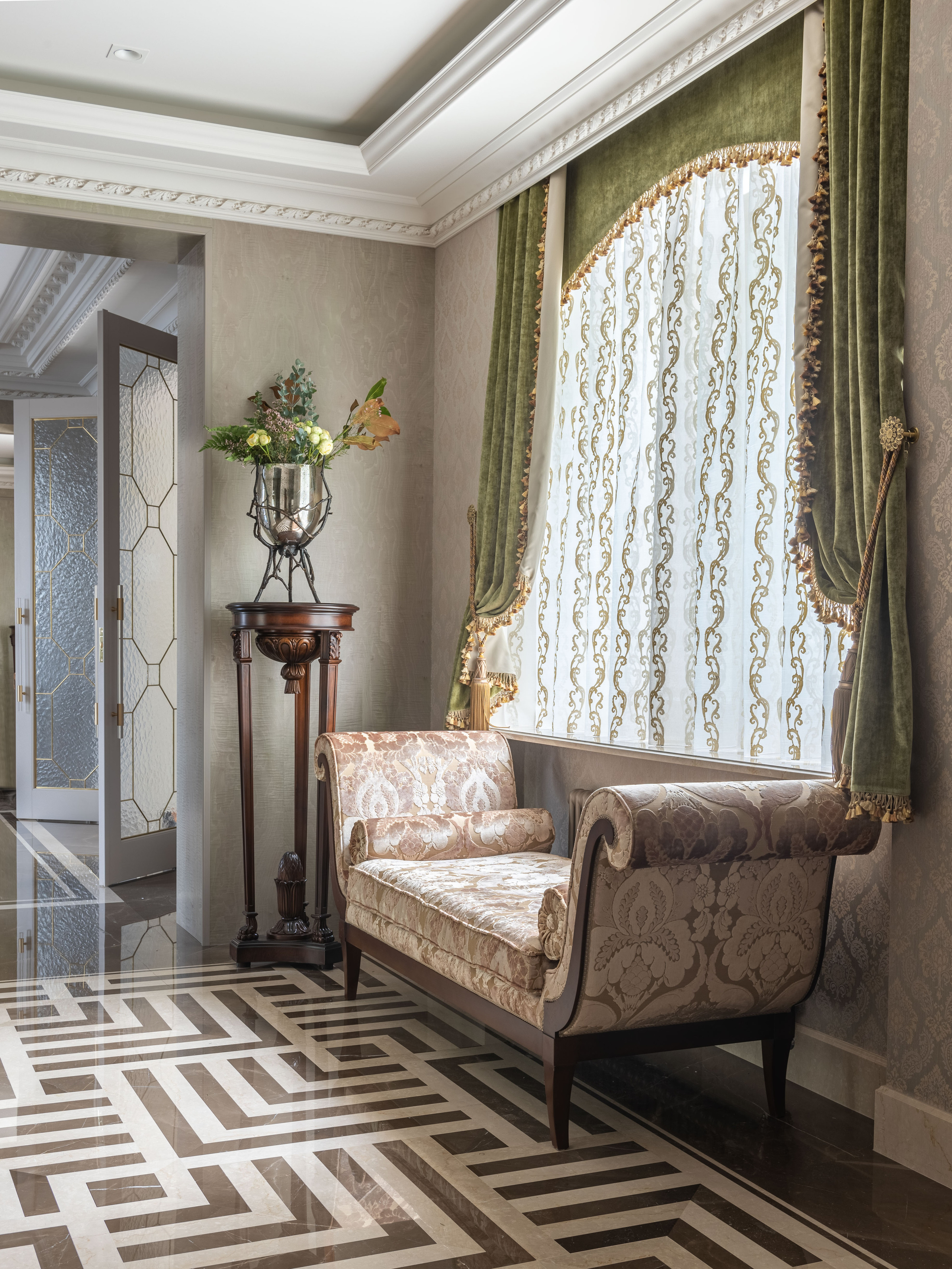 Big house. Interior & architecture photographer