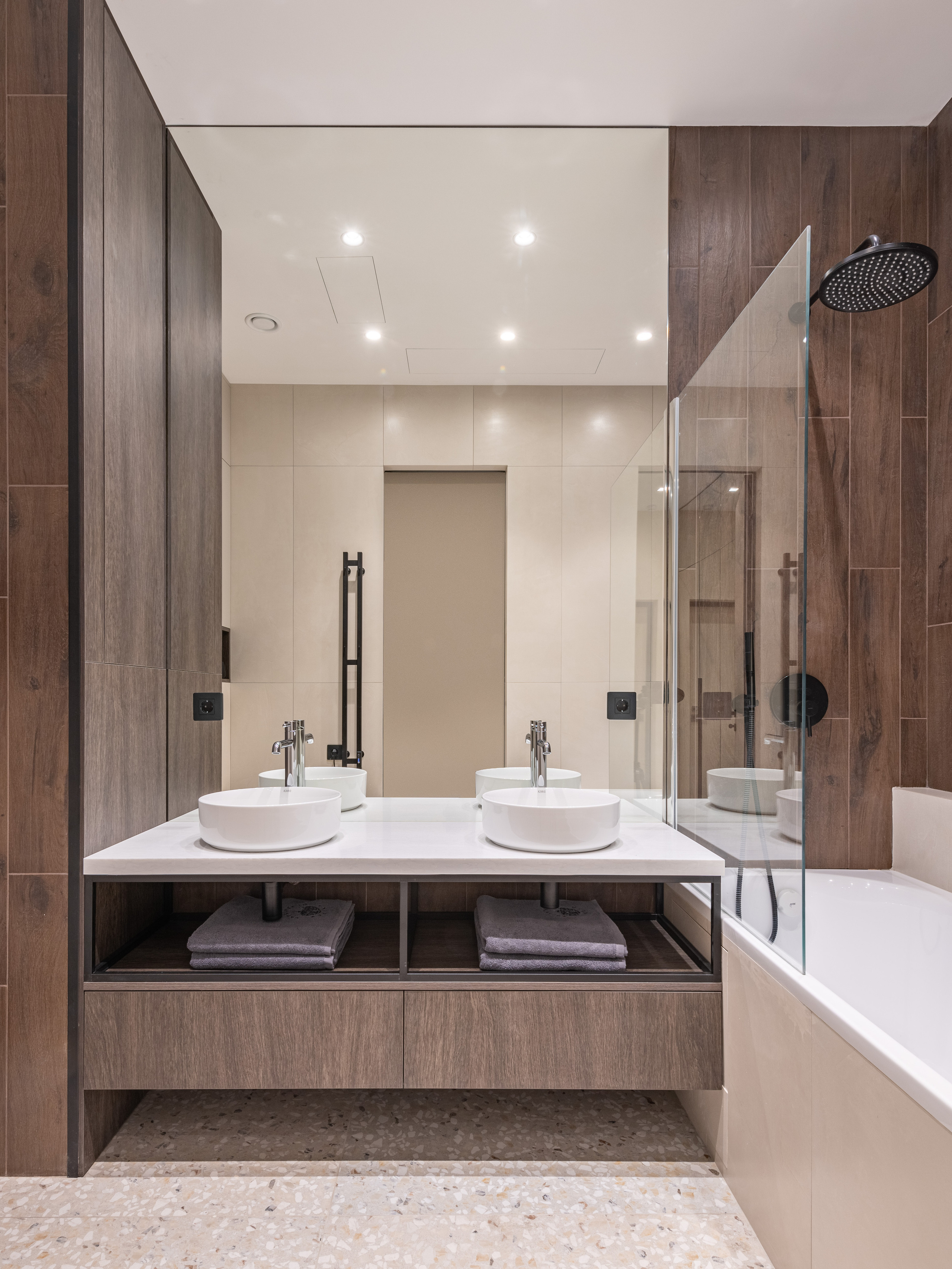 Silver Fountain. apart 1. Interior & architecture photographer