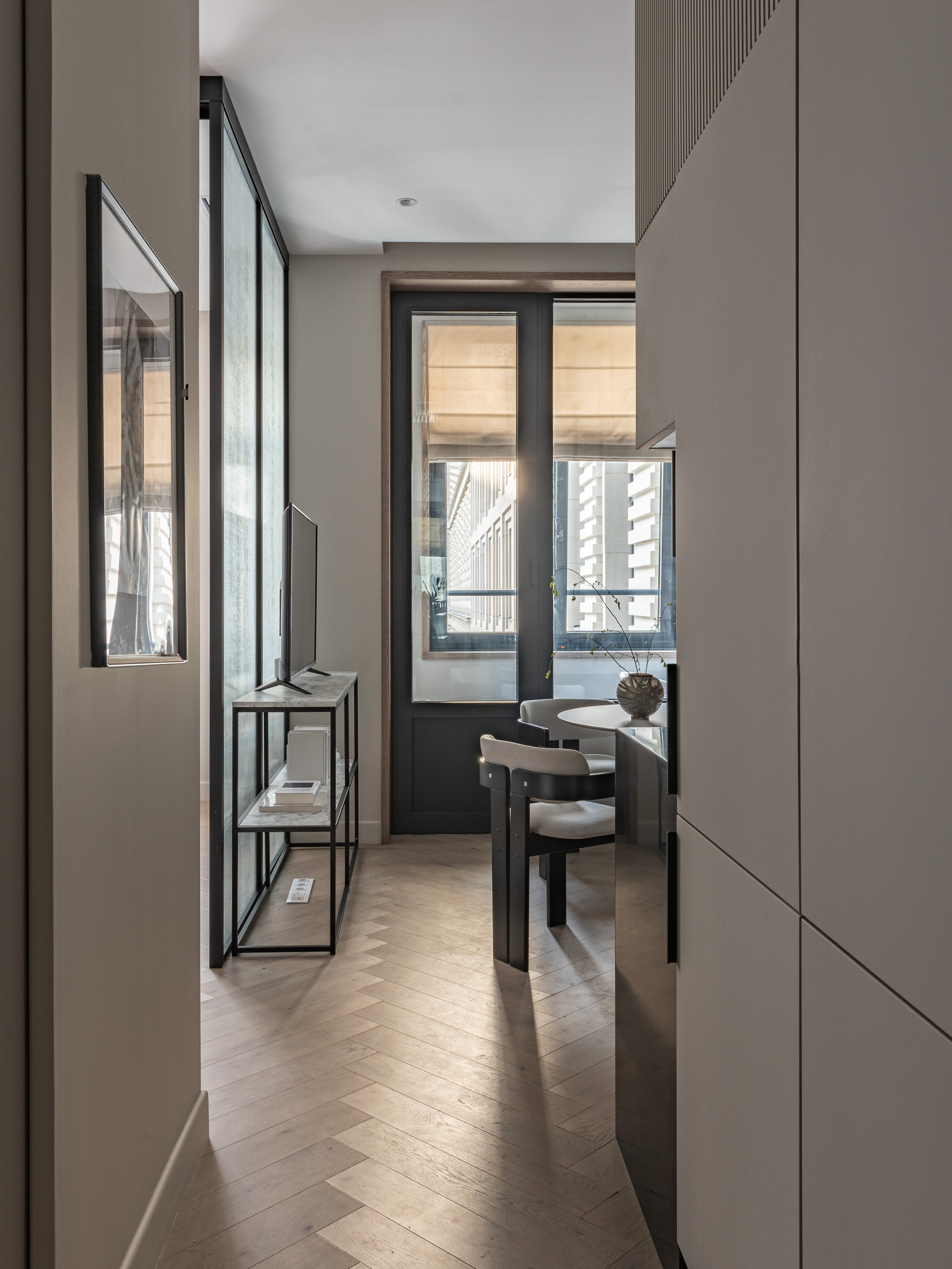 Silver Fountain. apart 4. Interior & architecture photographer