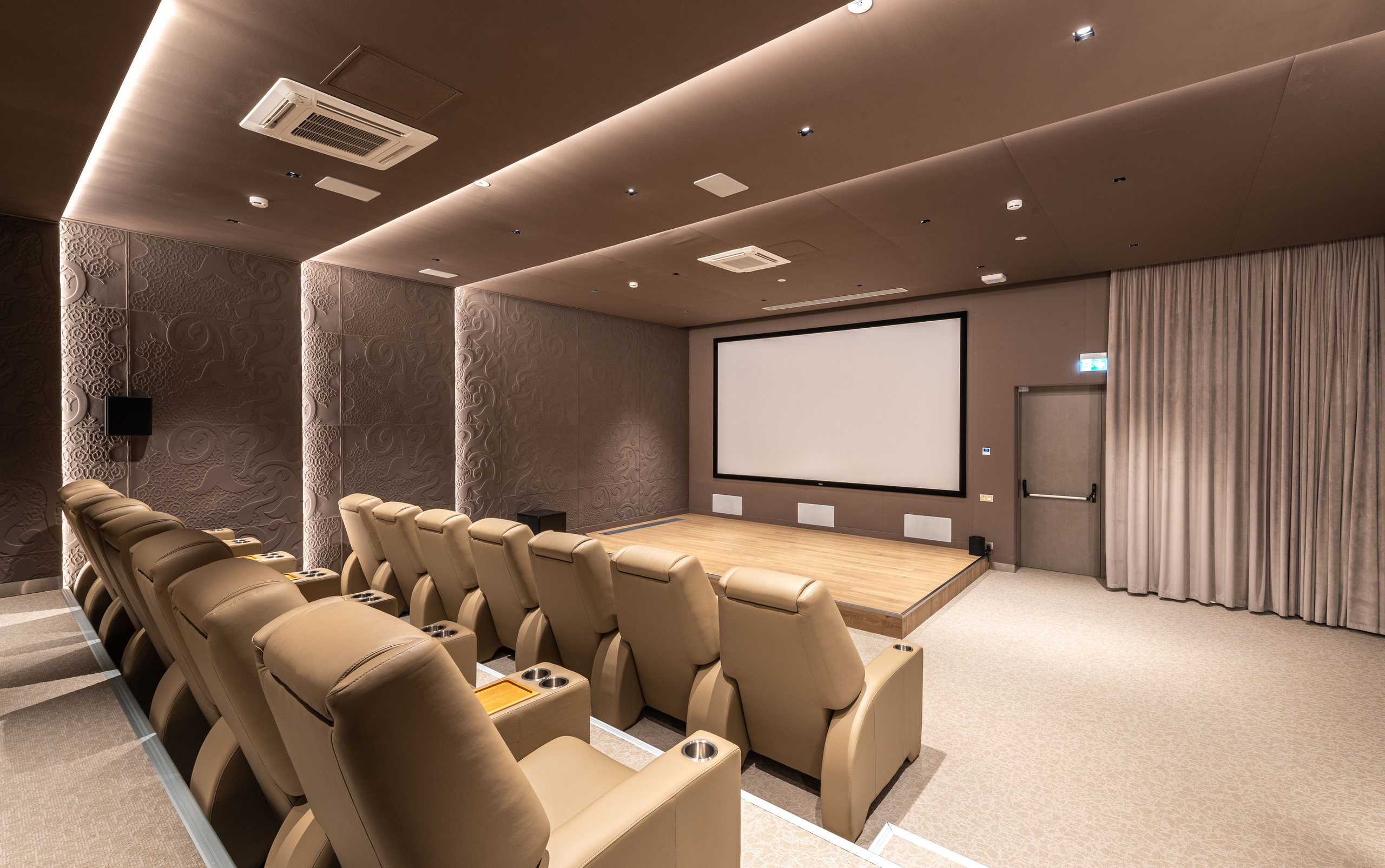 Emerald Forest by Cosmos Hotel Group. Interior & architecture photographer