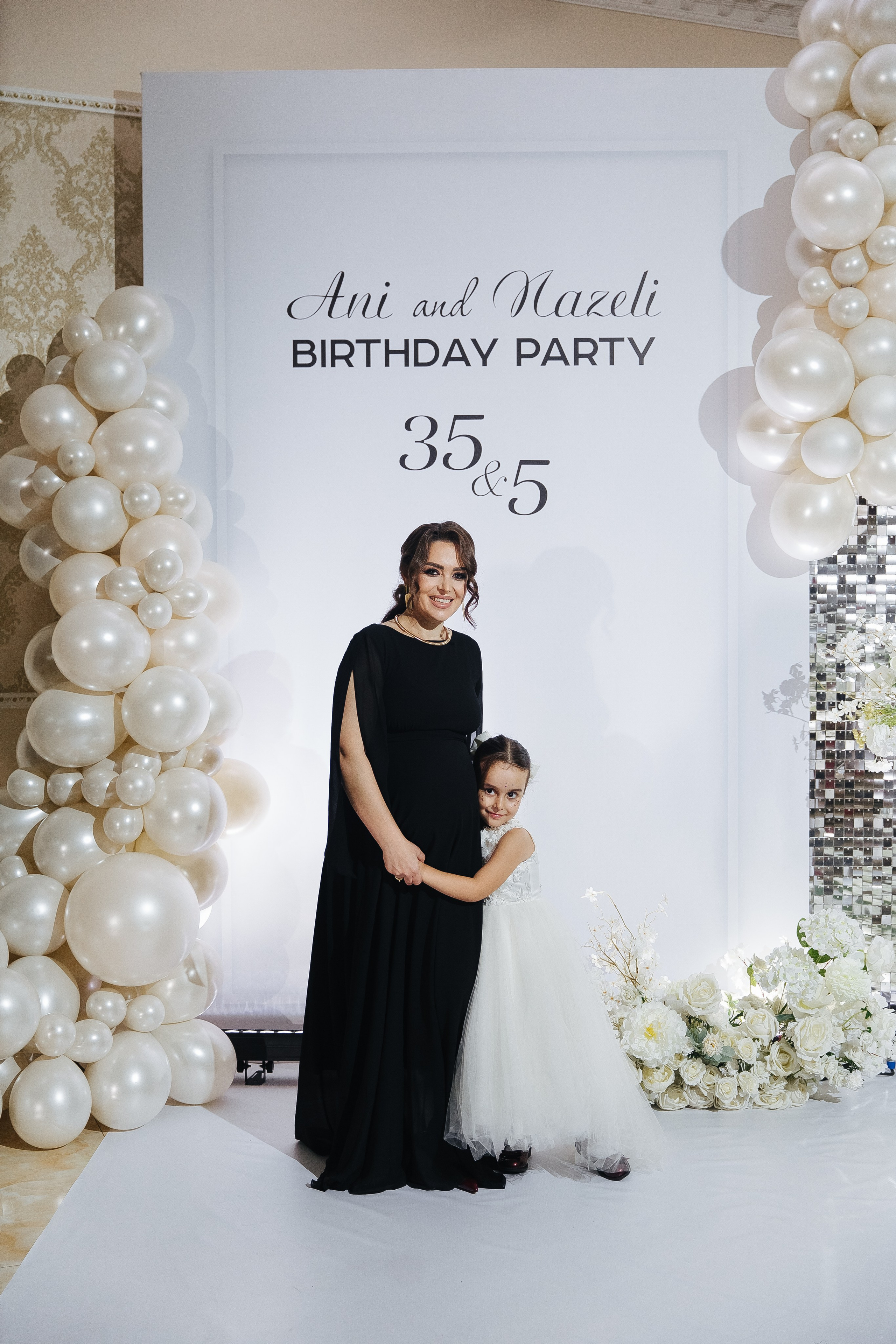 Ани и Назели. 35&5 День рождения, «Янтарь». Фотограф в Красноярске Надежда Воскресенская