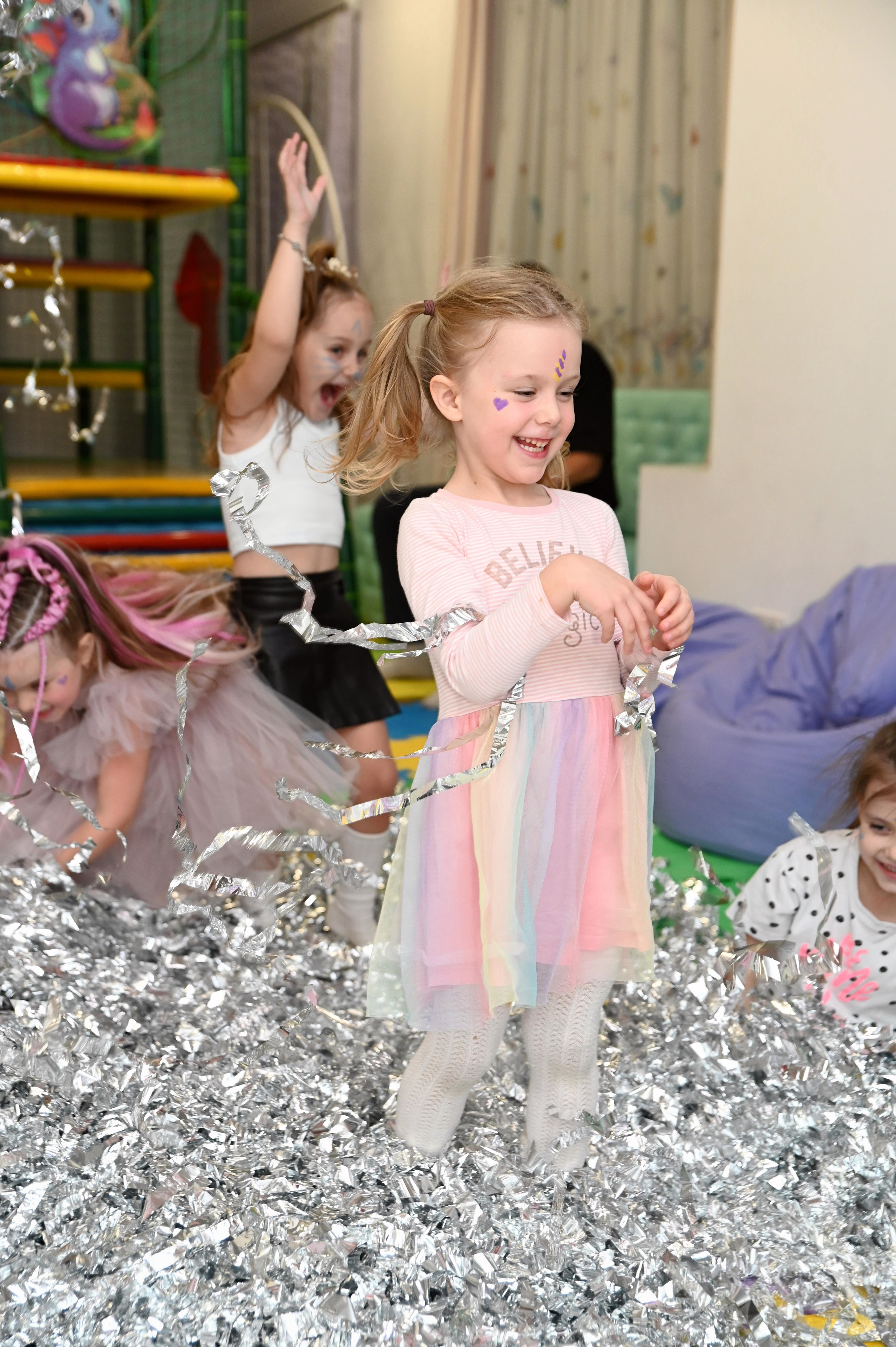 Игротека «Море Позитива». Я Ольга Казанцева, фотографирую снимаю ваши киноистории и печатаю фото и цифровые портреты на холсте