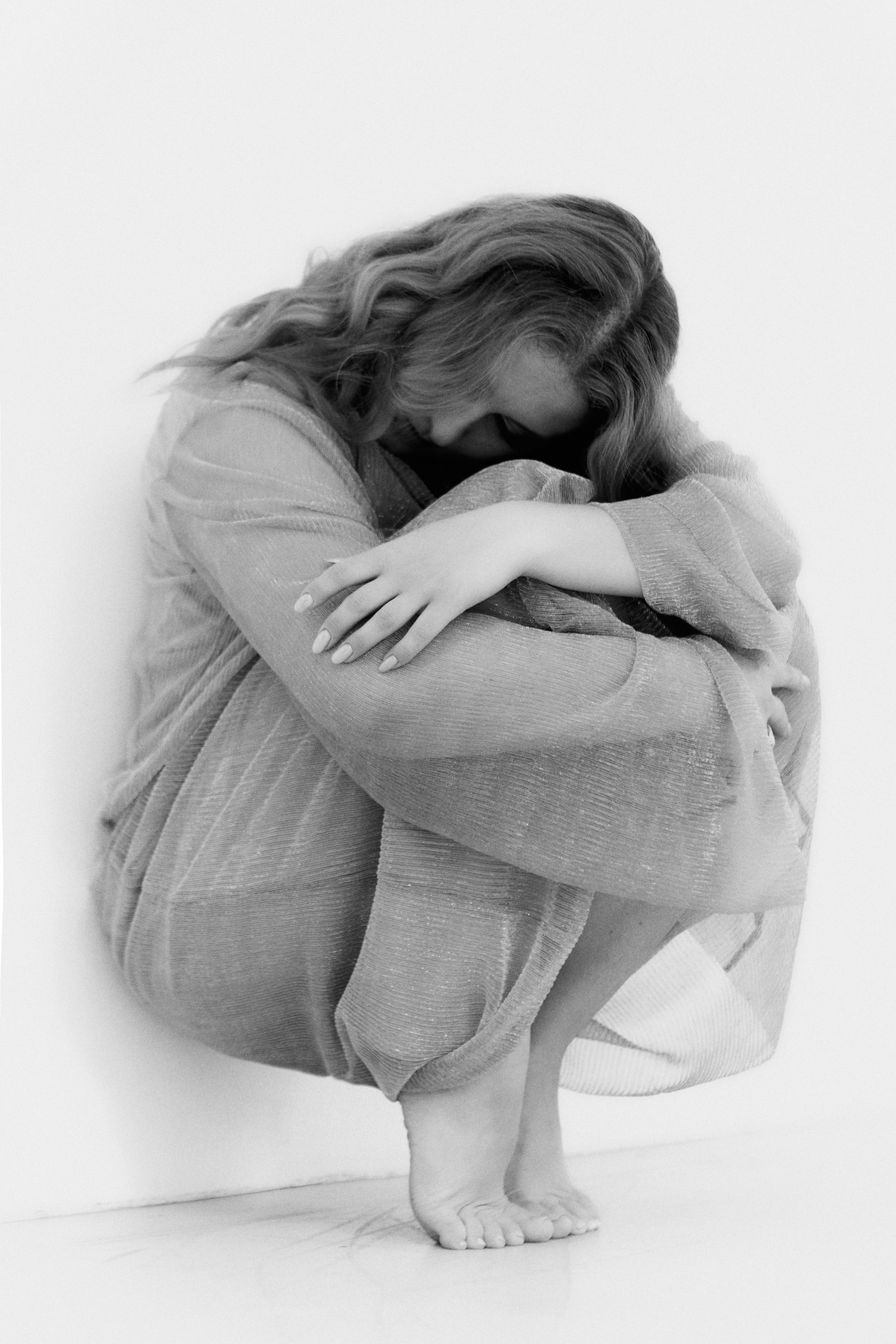 нежная женская портретная фотосессия в студии, портретный фотограф в Москве