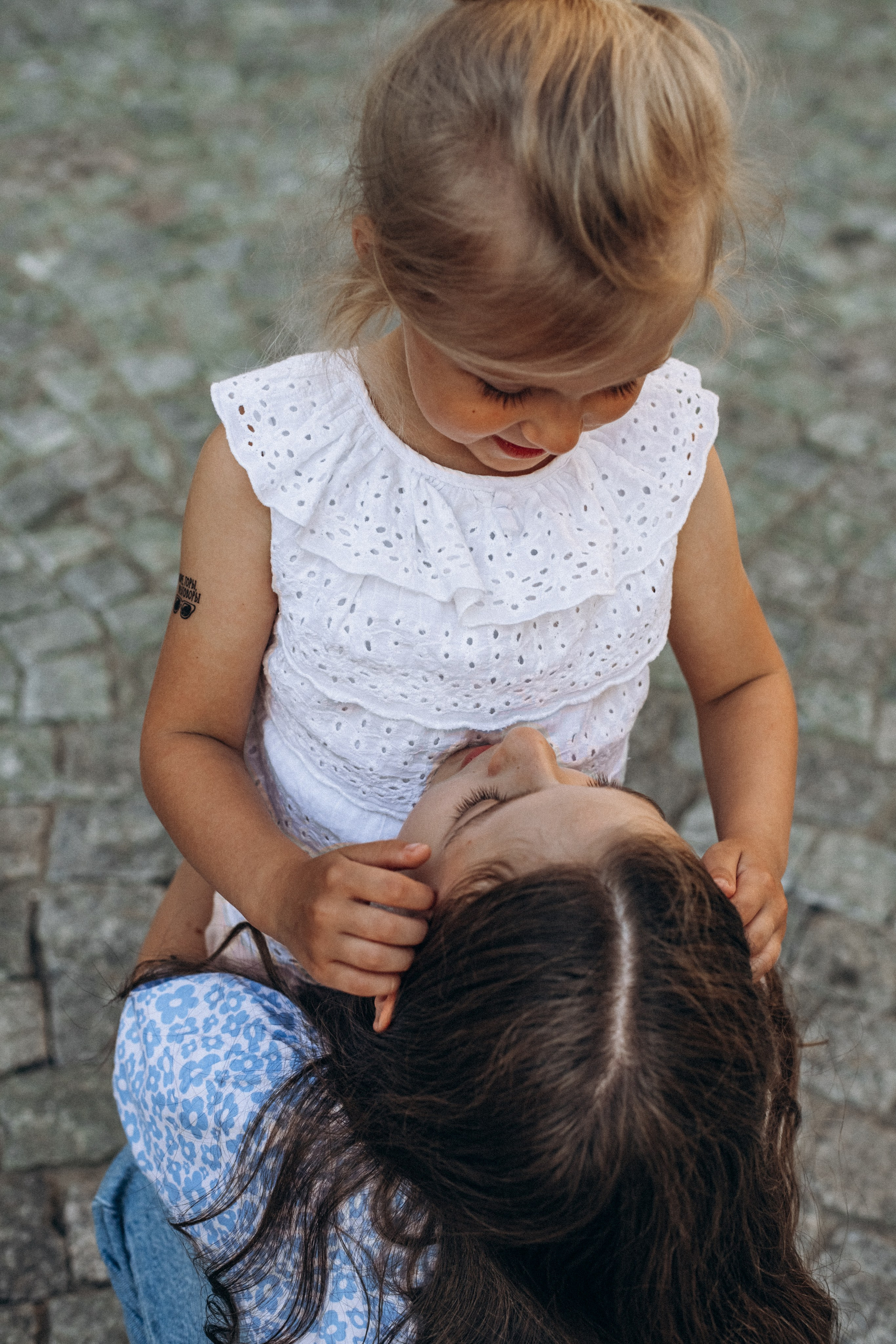 Дарья с семьей в июне. Фотопрогулка в Петербурге. Индивидуальный и семейный фотограф в Санкт-Петербурге