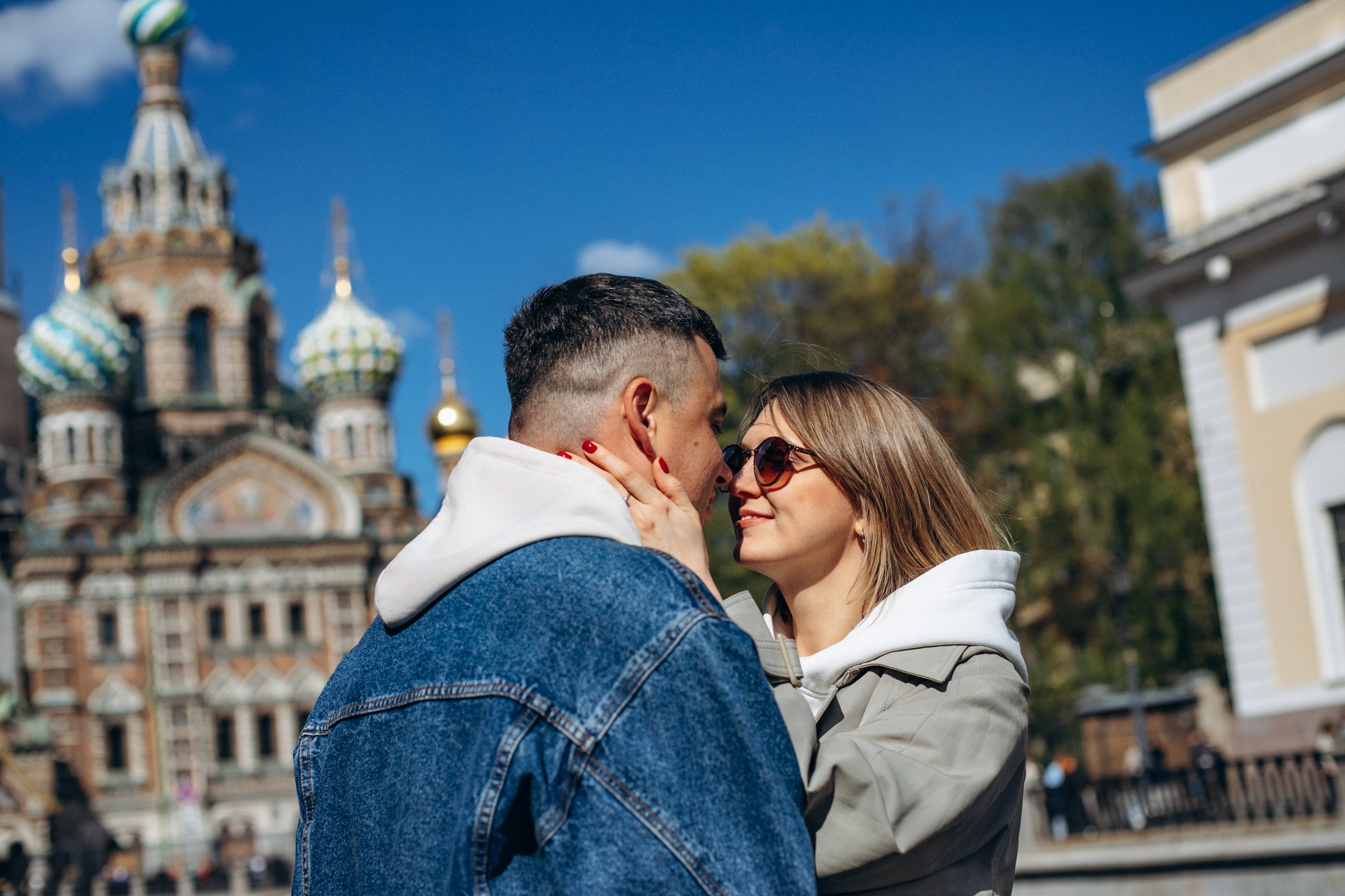 Ирина и Евгений в мае. Фотопрогулка в Петербурге. Индивидуальный и семейный фотограф в Санкт-Петербурге