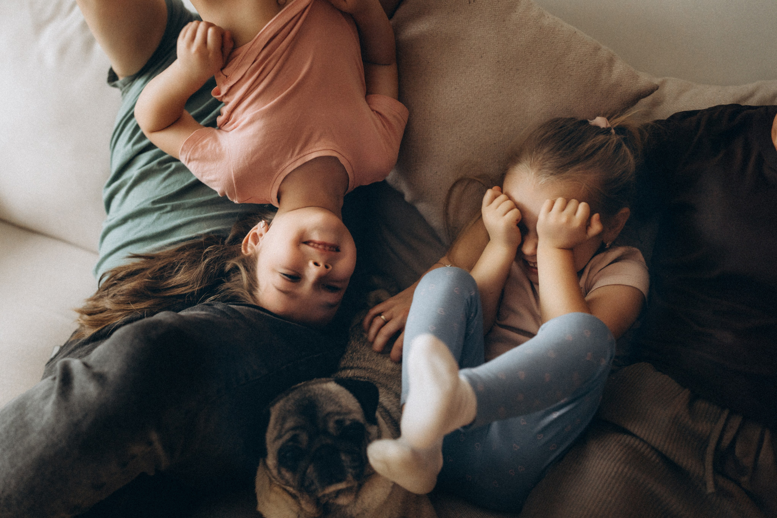 Уютная домашняя фотосессия Любы Димы Веры и Алины. Детский, семейный и ньюборн фотограф в Москве Юлия Шуарт