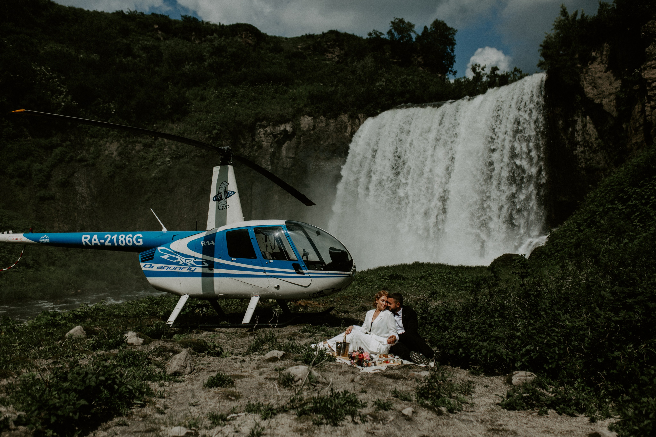 Ветролетный полет Вулкан Малый Семячик. Свадебное фото и видео на Камчатке. Туристические маршруты