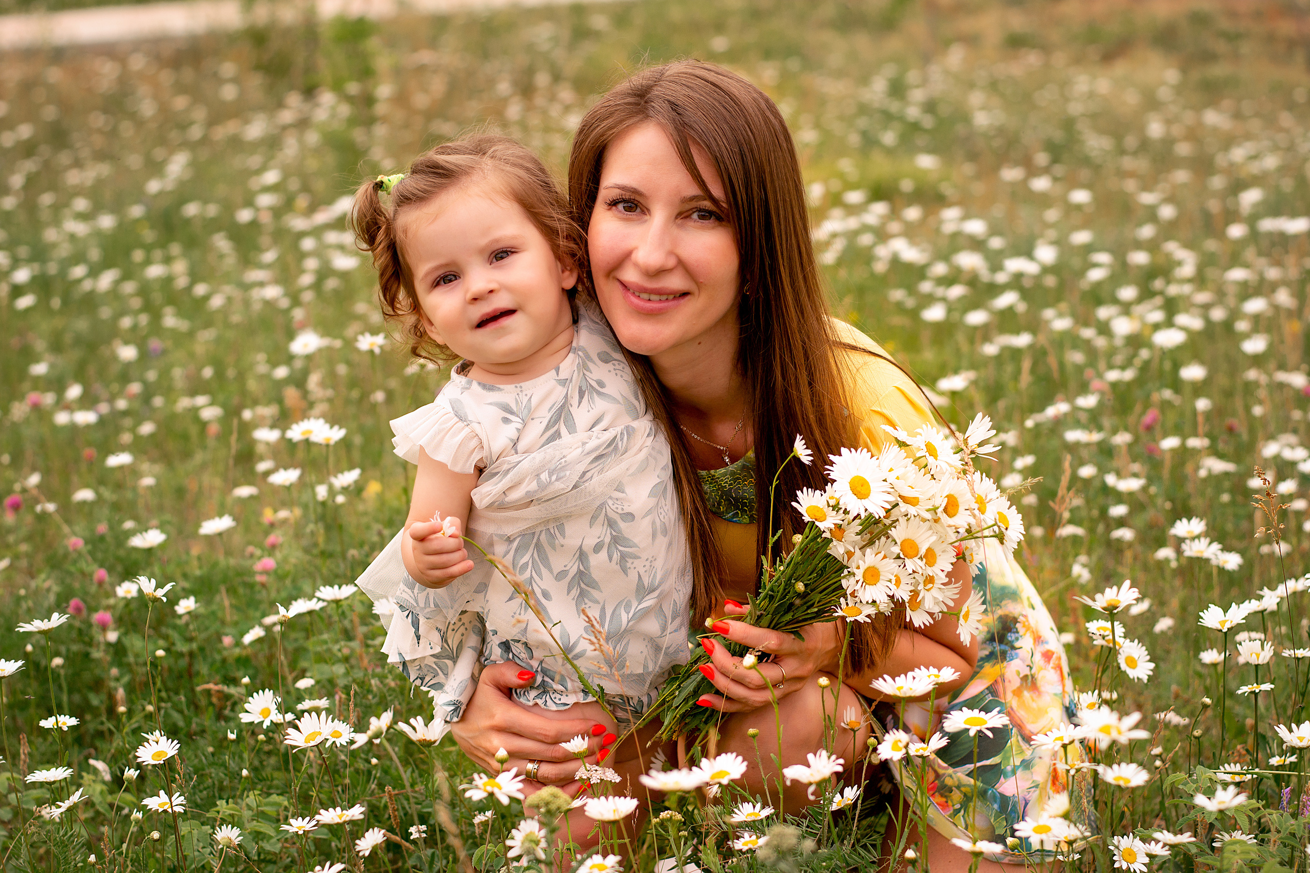 Счастье среди ромашек. Приподаева Алёна семейный и детский фотограф в Красноярске
