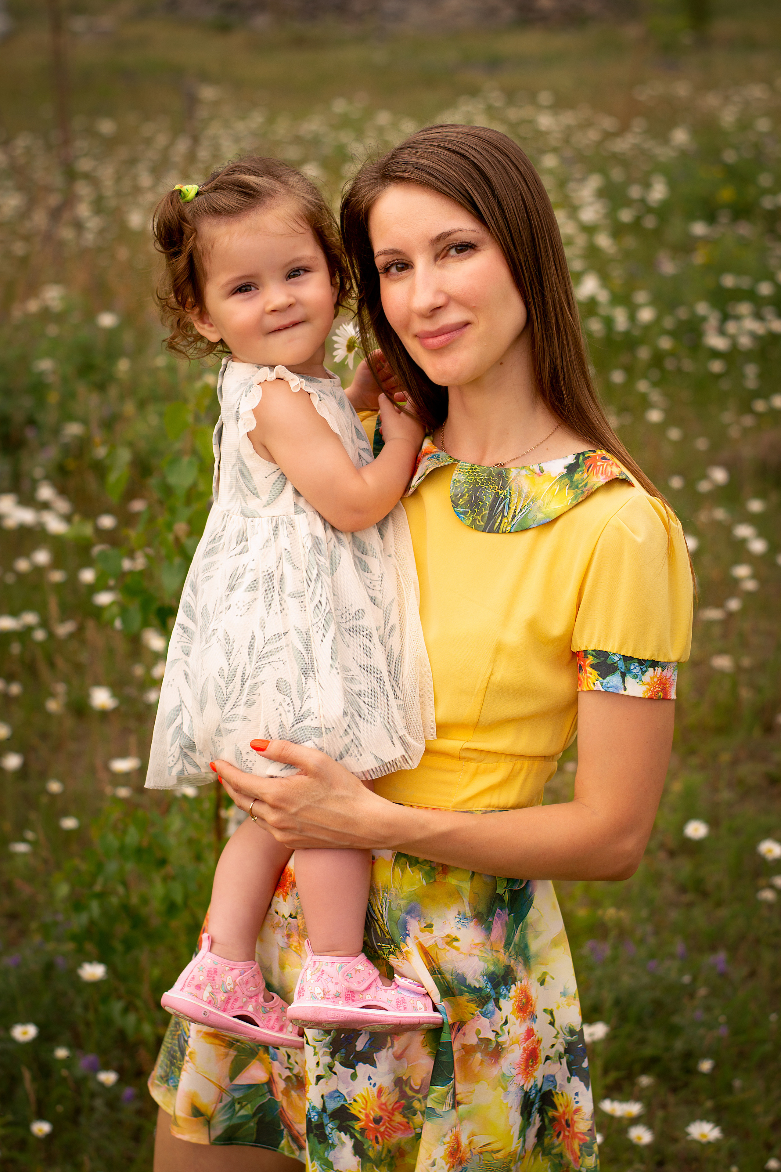 Счастье среди ромашек. Приподаева Алёна семейный и детский фотограф в Красноярске